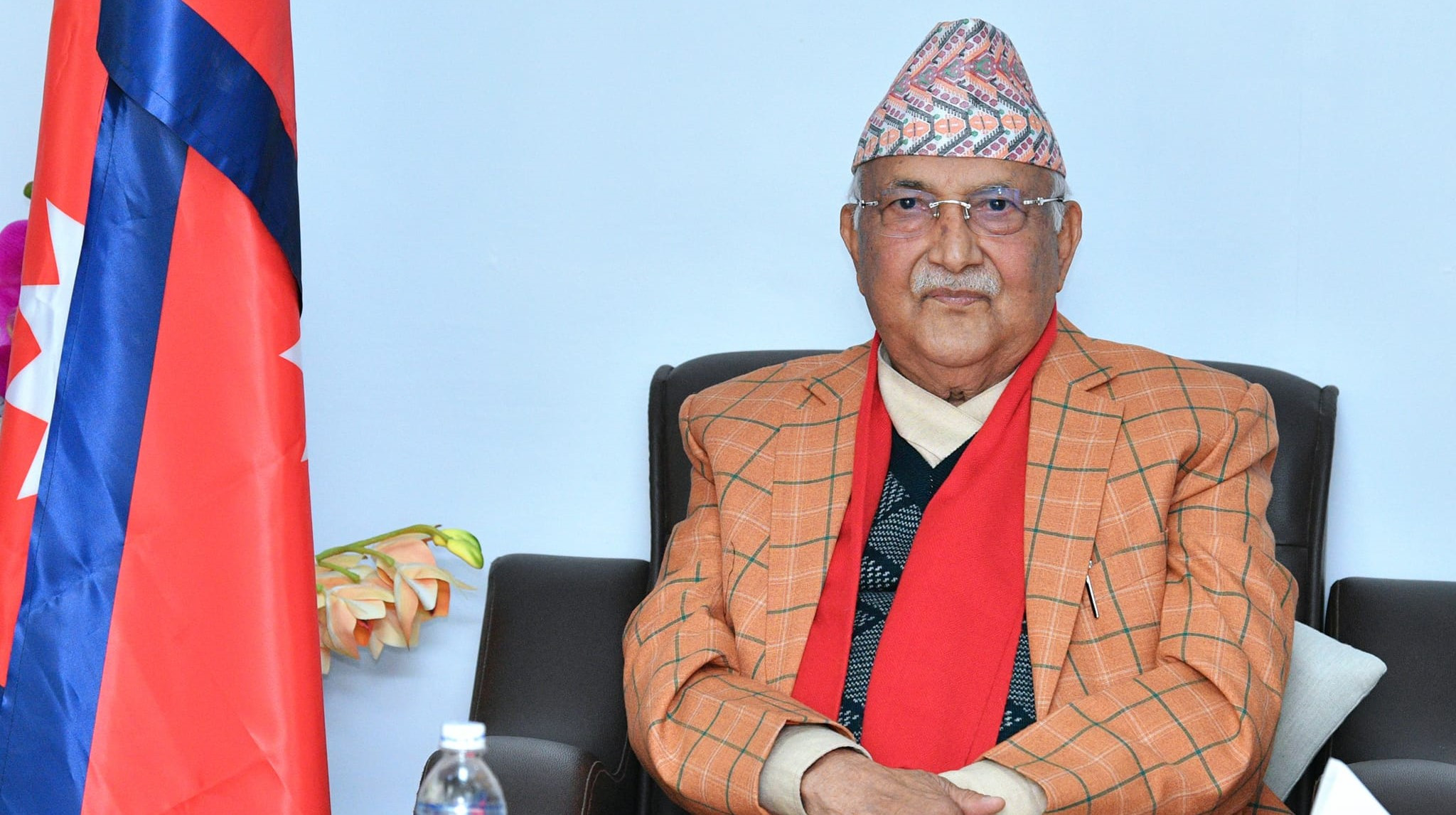 'प्रधानमन्त्रीज्यूले बोलाउनुभयो' भन्दै बालुवाटारतर्फ लागे ओली