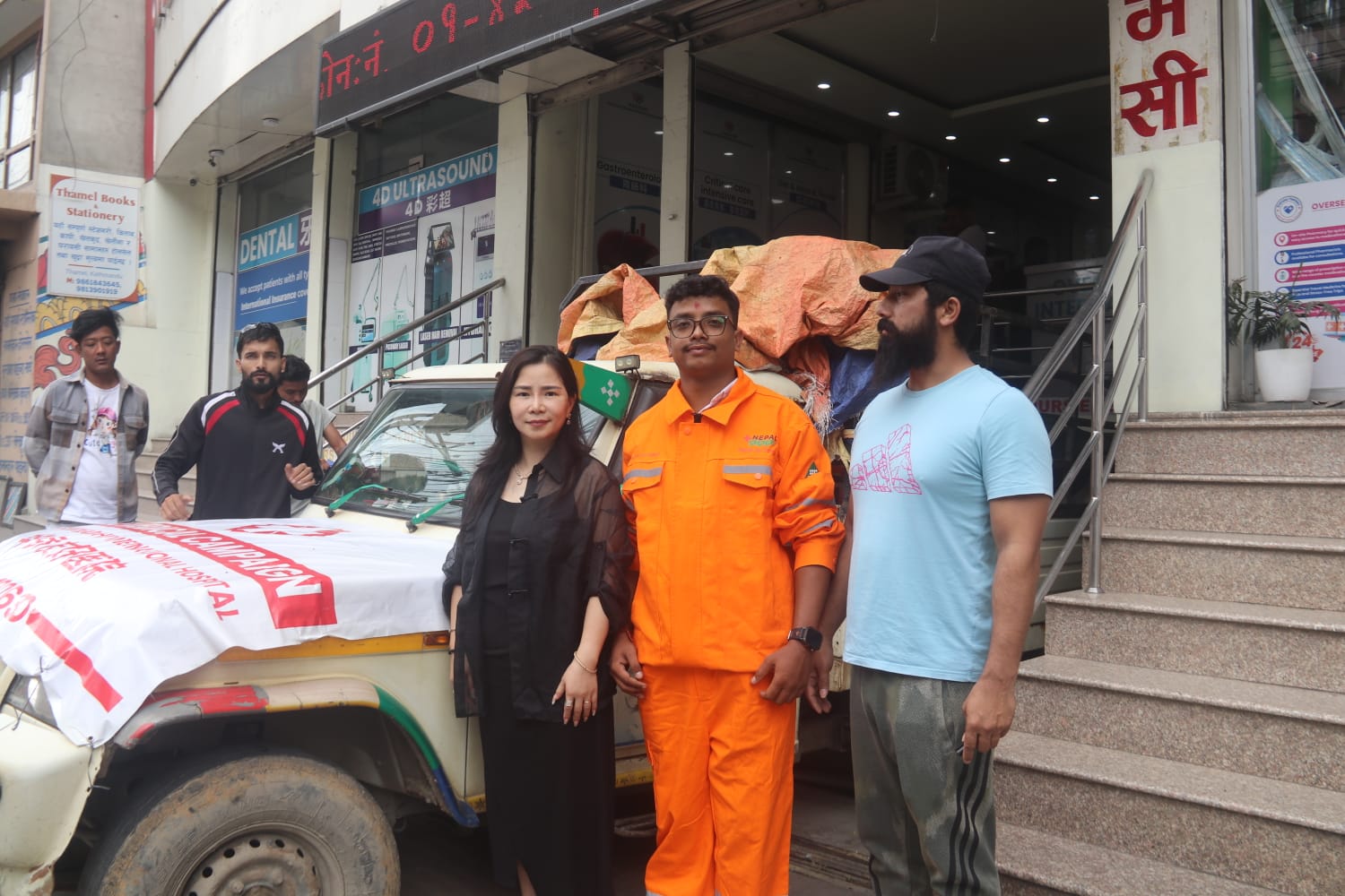 ओभरसिज फ्रेन्डसिप इन्टरनेसनल हस्पिटलद्वारा बाढीपीडितलाई राहत सामग्री वितरण