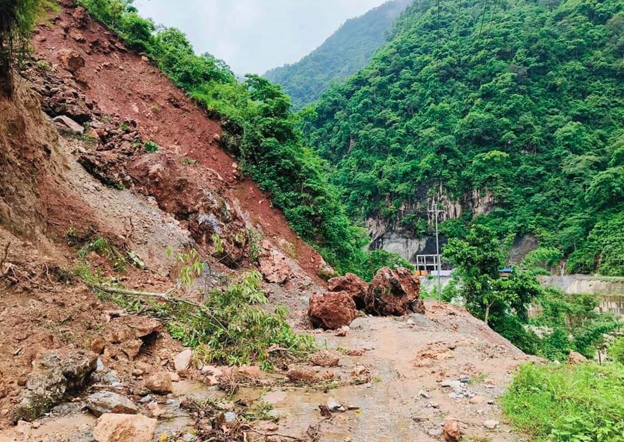 १९ राजमार्ग अवरुद्ध, १४ वटा सडकखण्ड एकतर्फी सञ्चालनमा