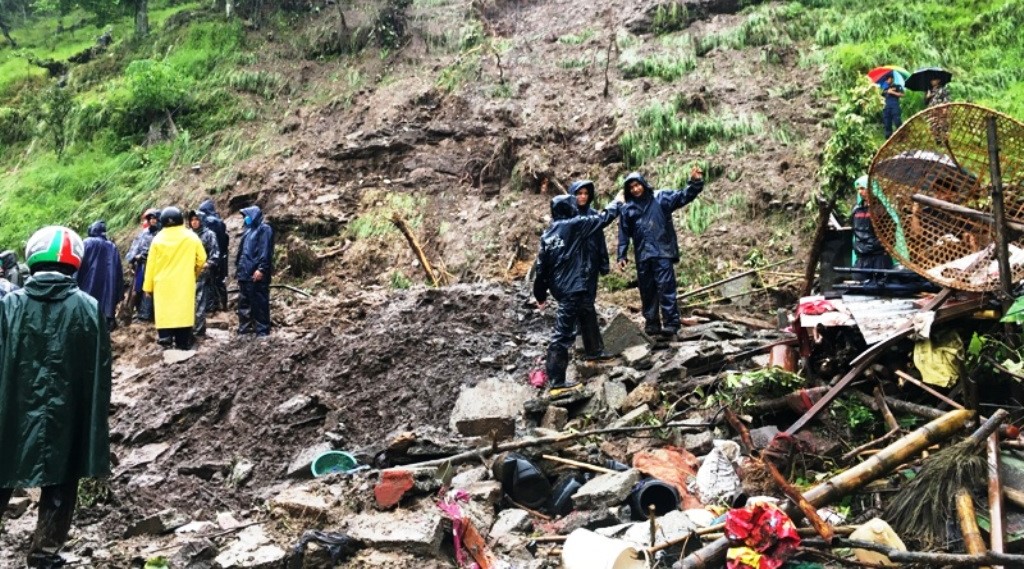 बाढी–पहिरोको क्षतिको एक करोड १४ लाख बीमा दाबी भुक्तानी