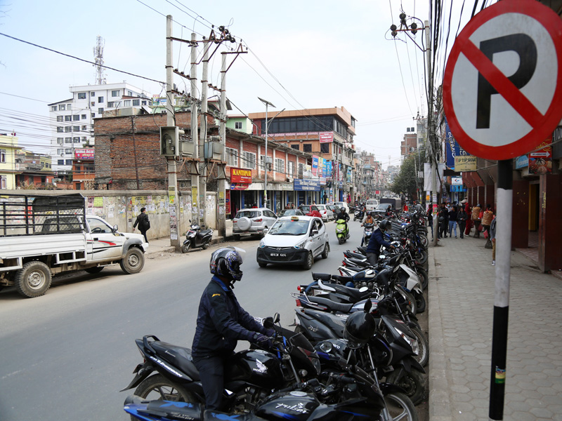 बाइक राख्ने ठाउँ छैन, अन्डरग्राउन्ड पार्किङमा डिस्को र गोदाम