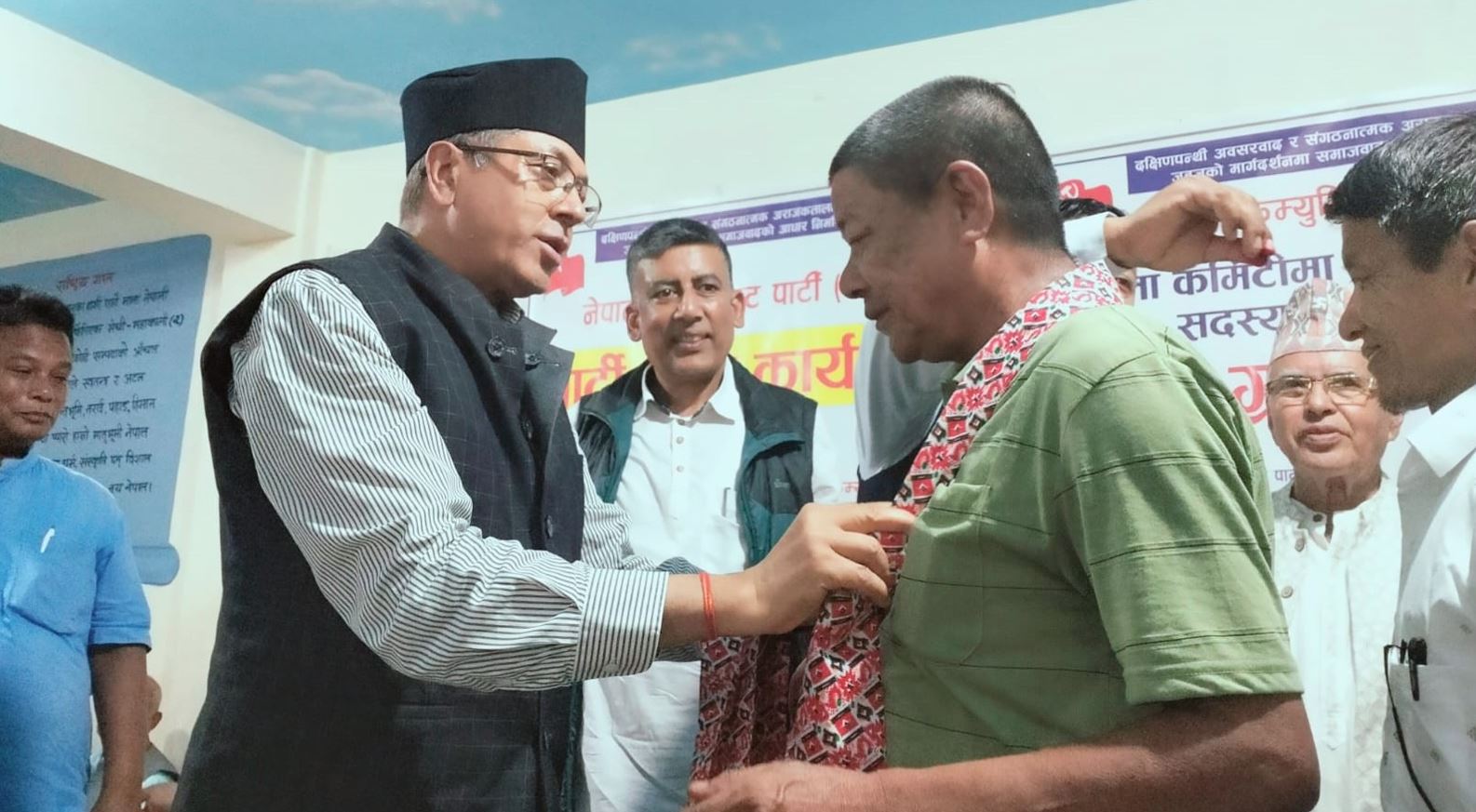माओवादी केन्द्र सिन्धुलीका दुई नेता एमालेमा प्रवेश  
