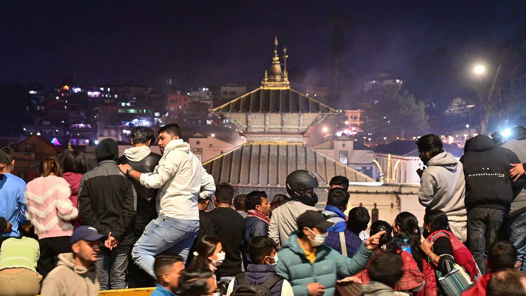 पशुपतिनाथसहित देशभरका शिवालयमा दर्शनार्थीको घुइँचो