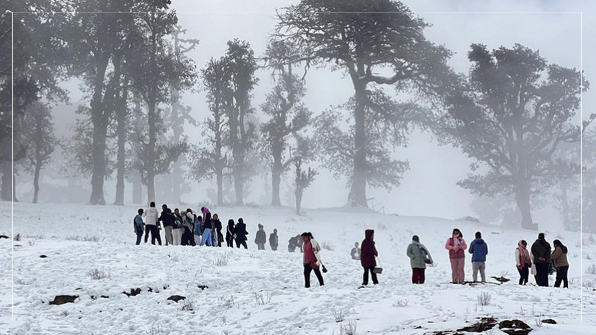 हिउँ खेल्न पर्यटक पातिहाल्नेमा