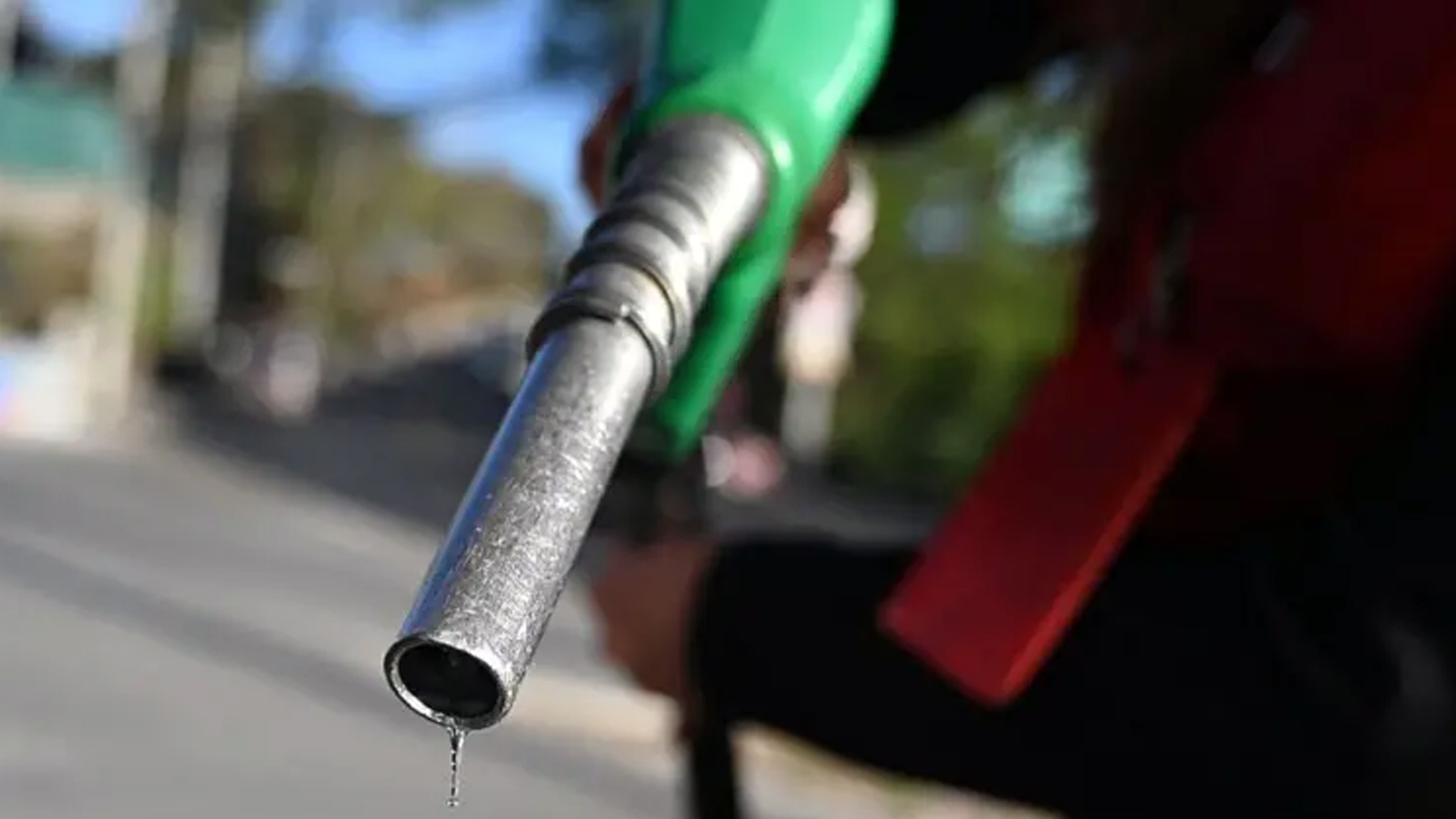 ट्रम्पको घोषणापछि एसियाली बजारमा तेलको मूल्य घट्‌न थाल्यो