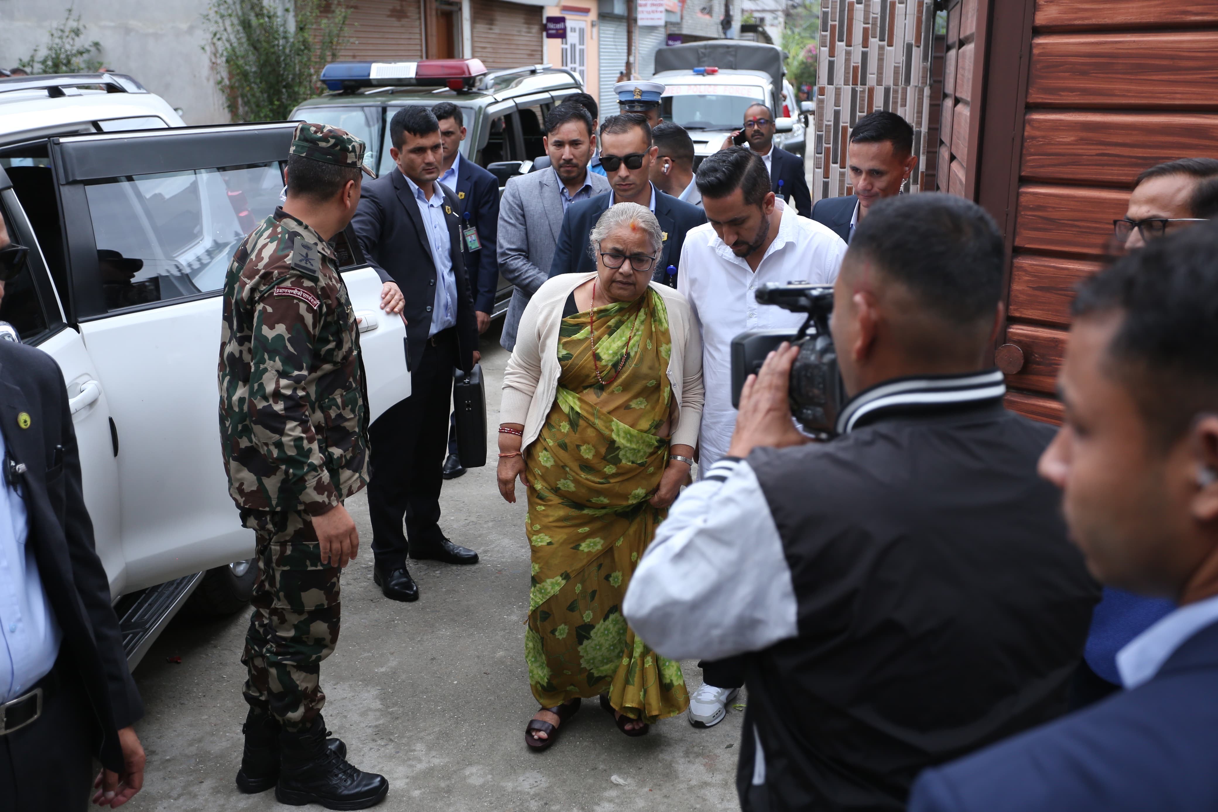 बालुवाटारमा प्रधानमन्त्री र गृहमन्त्रीसहित सुरक्षा प्रमुखहरूबीच दुई घण्टा छलफल