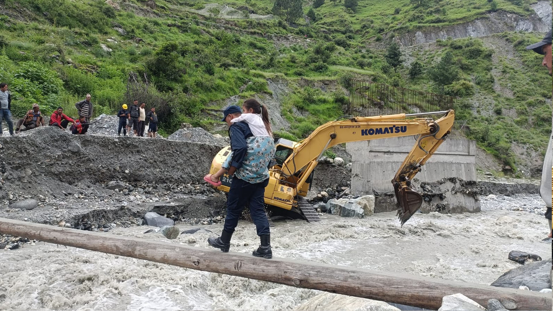 भोटेकोशी बाढीः प्रभावित क्षेत्रमा सशस्त्रका सुरक्षाकर्मी परिचालित