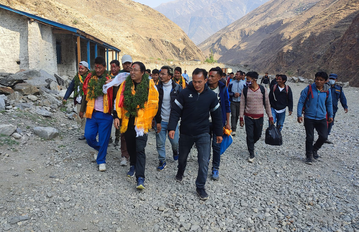 प्रधानाध्यापक खड्का कांग्रेसबाट गाउँपालिका अध्यक्षमा सिफारिस 