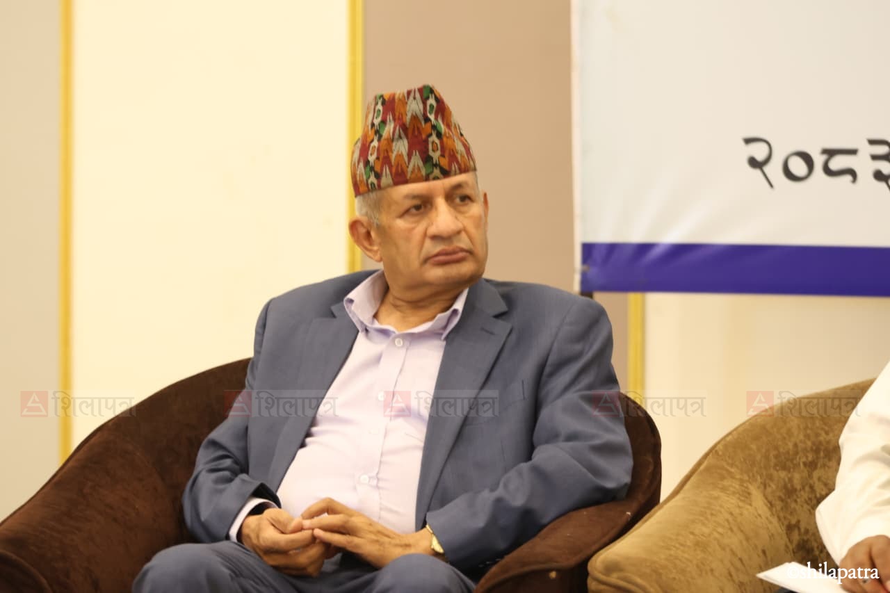 ओलीको आड पाएपछि ज्ञवालीको कटाक्ष– पार्टीमा विचलन ल्याउन खोज्नेलाई ‘कन्ट्रोल’ गरौँ