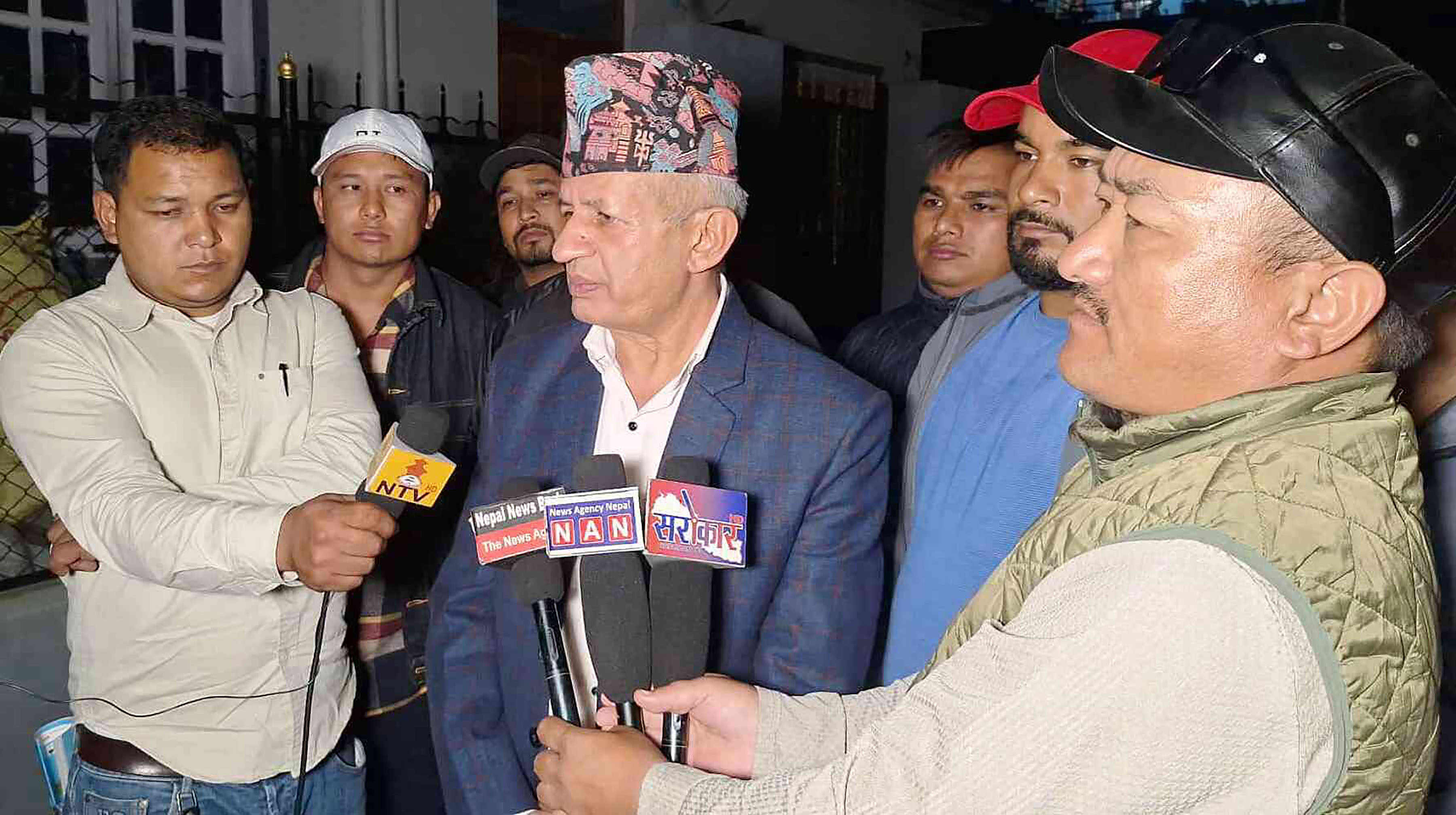 एमालेले तत्काल नेतृत्व परिवर्तन नगर्ने