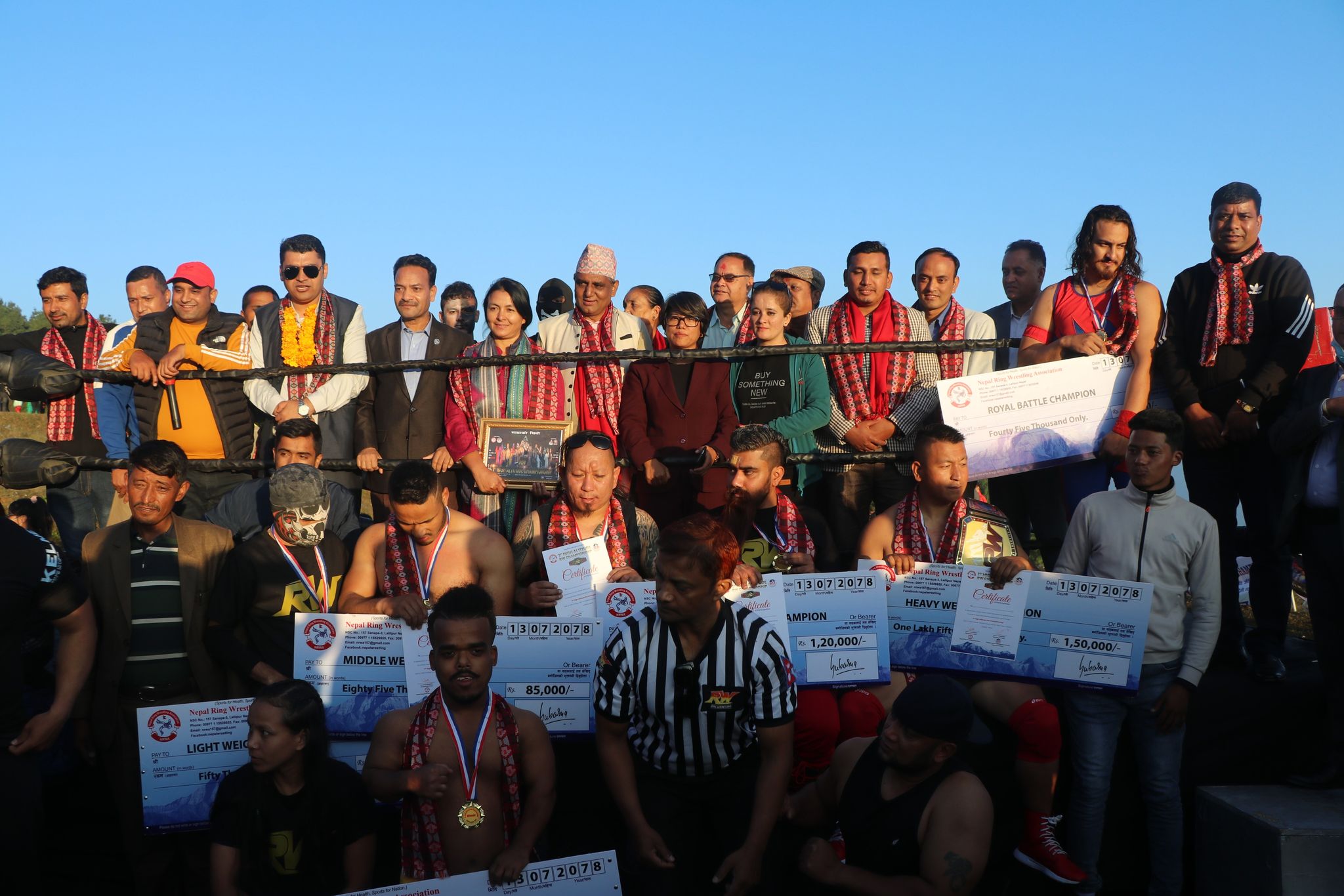हाइअल्टिच्युड राष्ट्रिय रिङ रेस्लिङ:  चट्टान बने हेभीवेटका च्याम्पियन 