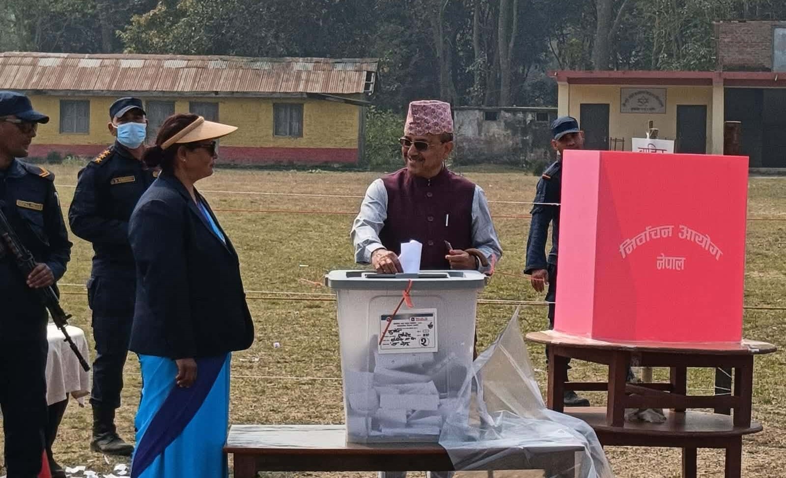 नेपाली कांग्रेसका निवर्तमान उपसभापति पूर्णबहादुर खड्काले हाले भोट