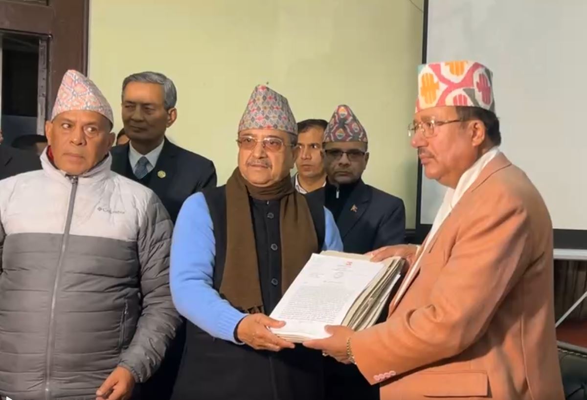 निर्वाचन आयोगमा कांग्रेसको देउवापक्ष: आधिकारिकताका लागि बुझायो कागजपत्र