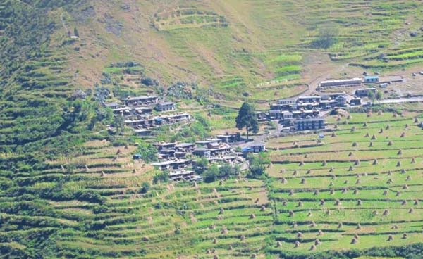 पूर्वी रुकुमको पुथामा कांग्रेस-माओवादीबीचको विवाद साम्य, बल्ल सुरु भयो मतदान