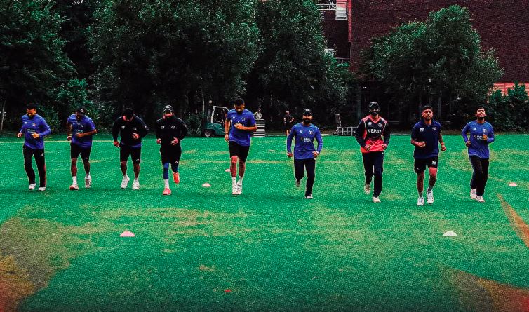 टस जितेर नामिबियाविरुद्ध फिल्डिङ गर्दै नेपाल