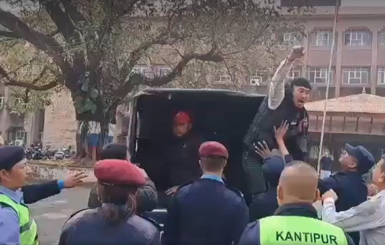 बीपीका कामु उपकुलपतिमाथि मोबिल छ्यापियो, तीन जना पक्राउ