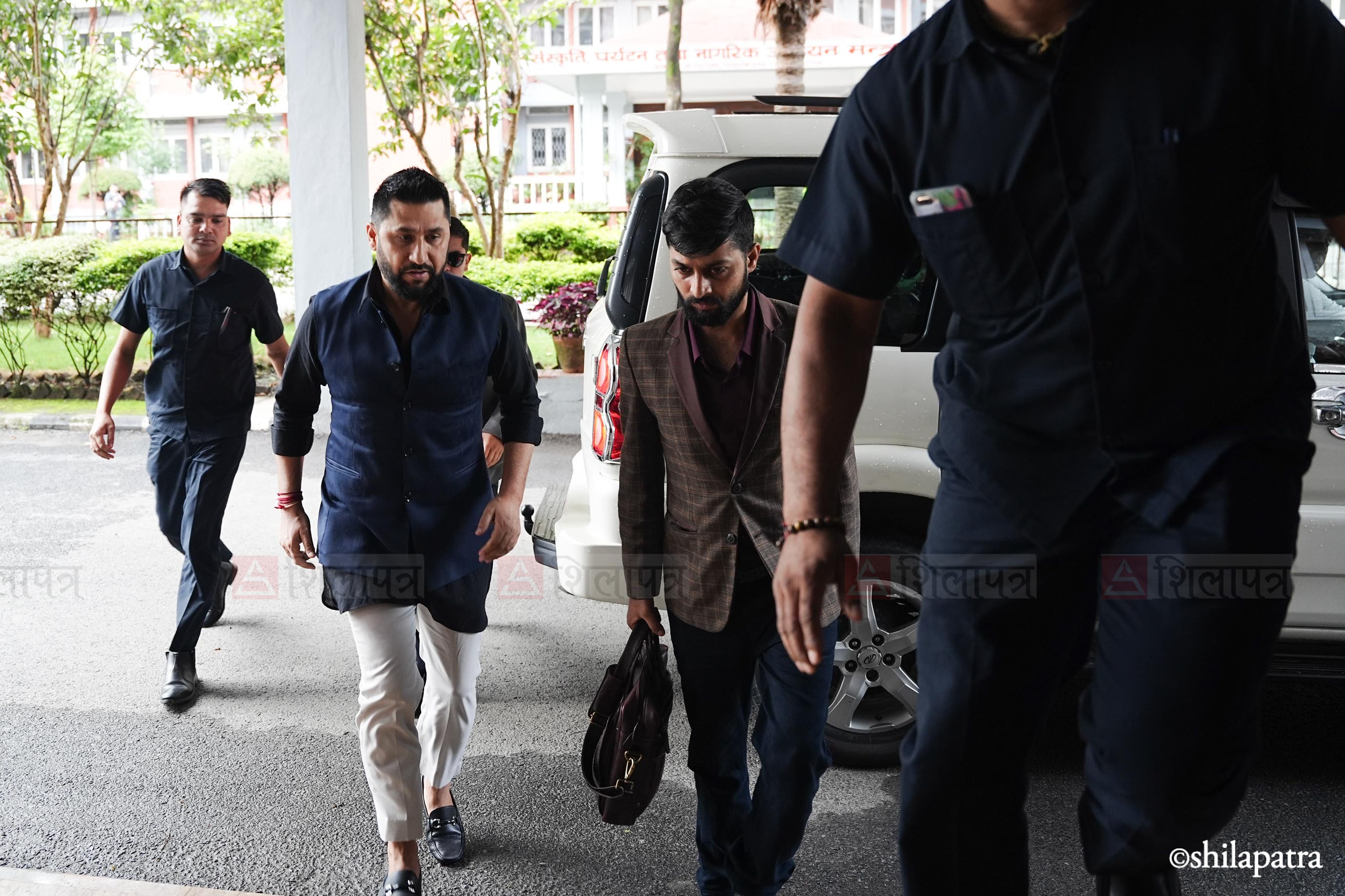 रवि लामिछानेले बोलाए संसदीय दलको बैठक, मन्त्रीहरूलाई भने– अनिवार्य आउनू