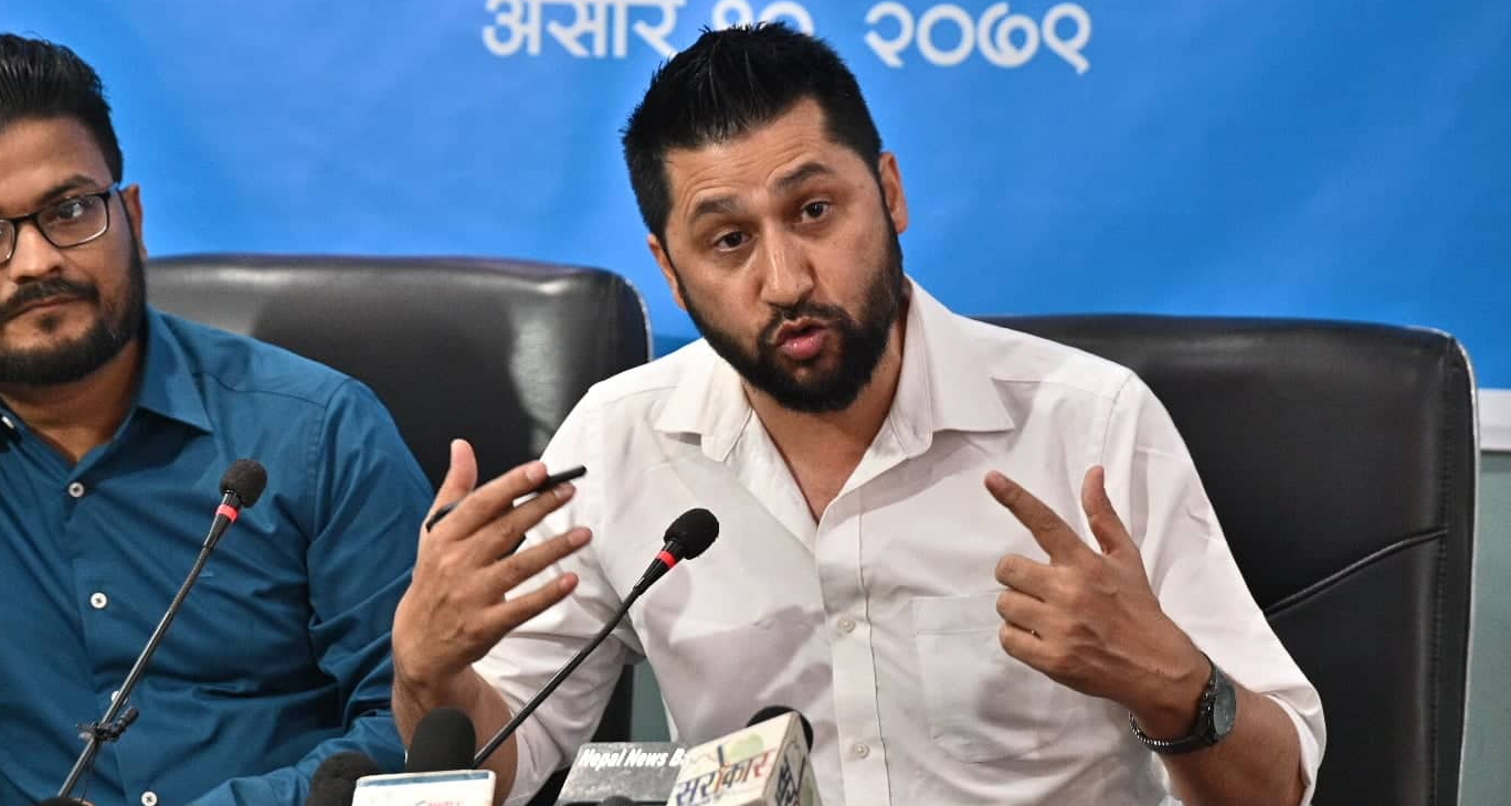 रवि लामिछानेमाथि चितवनमा आक्रमण 