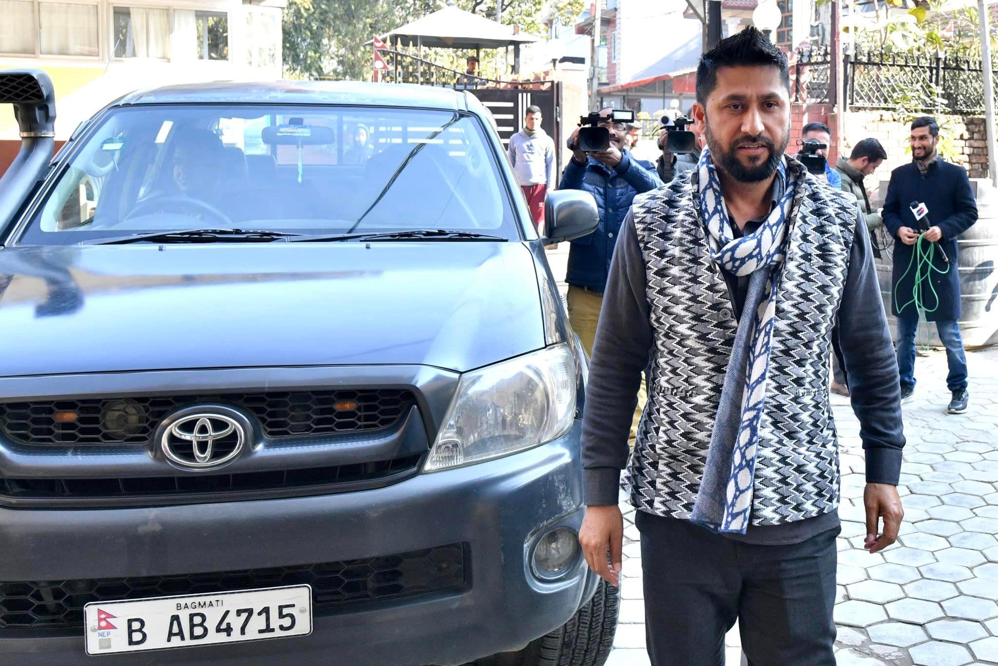 ओलीलाई भेट्न बालकोट पुगे रवि लामेछाने, प्रचण्ड पनि बालकोटमै