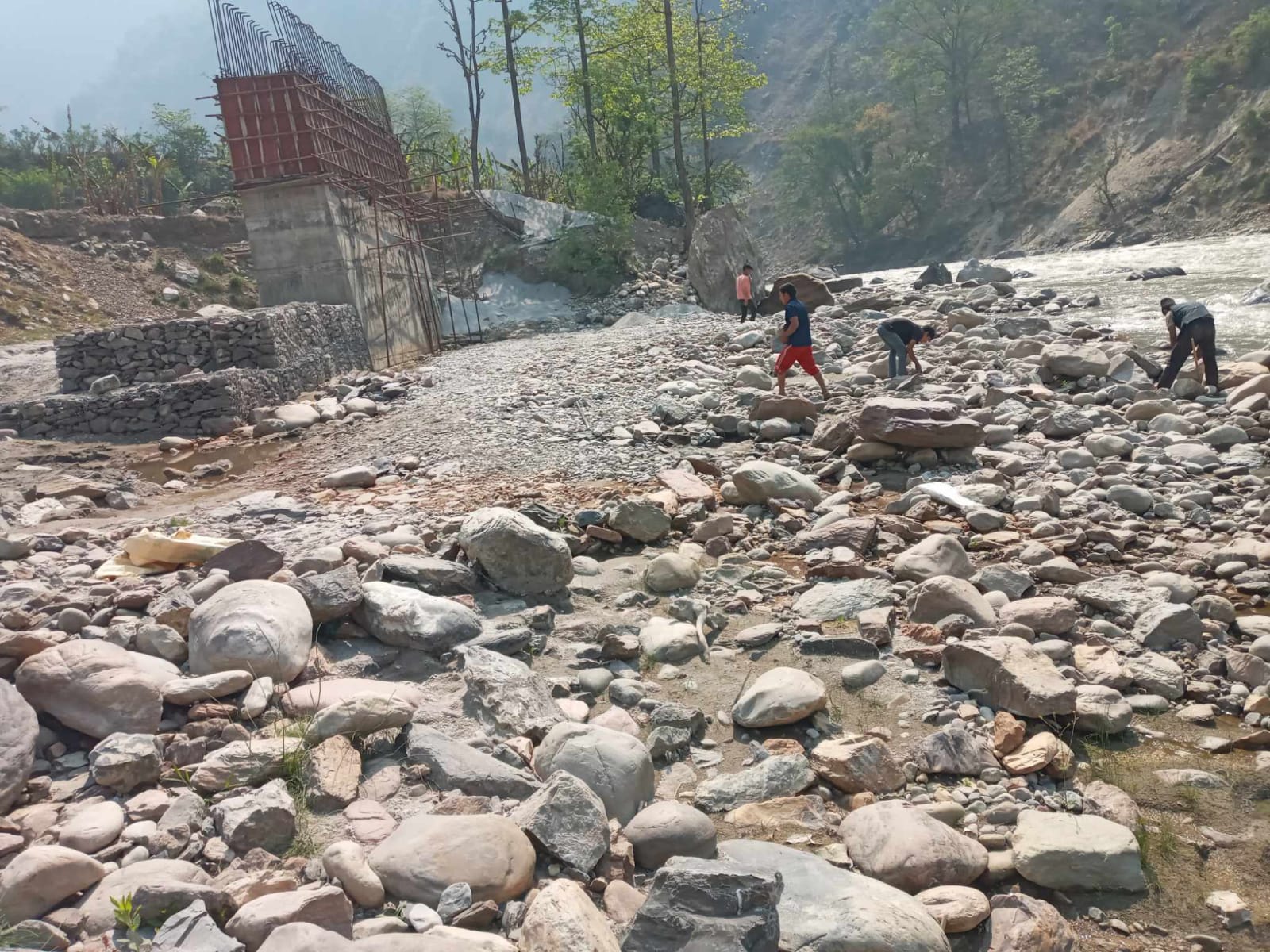 आठ वर्षसम्म काम नभएपछि तोडियो रुकुम पश्चिम-जाजरकोट जोड्ने पुलको ठेक्का