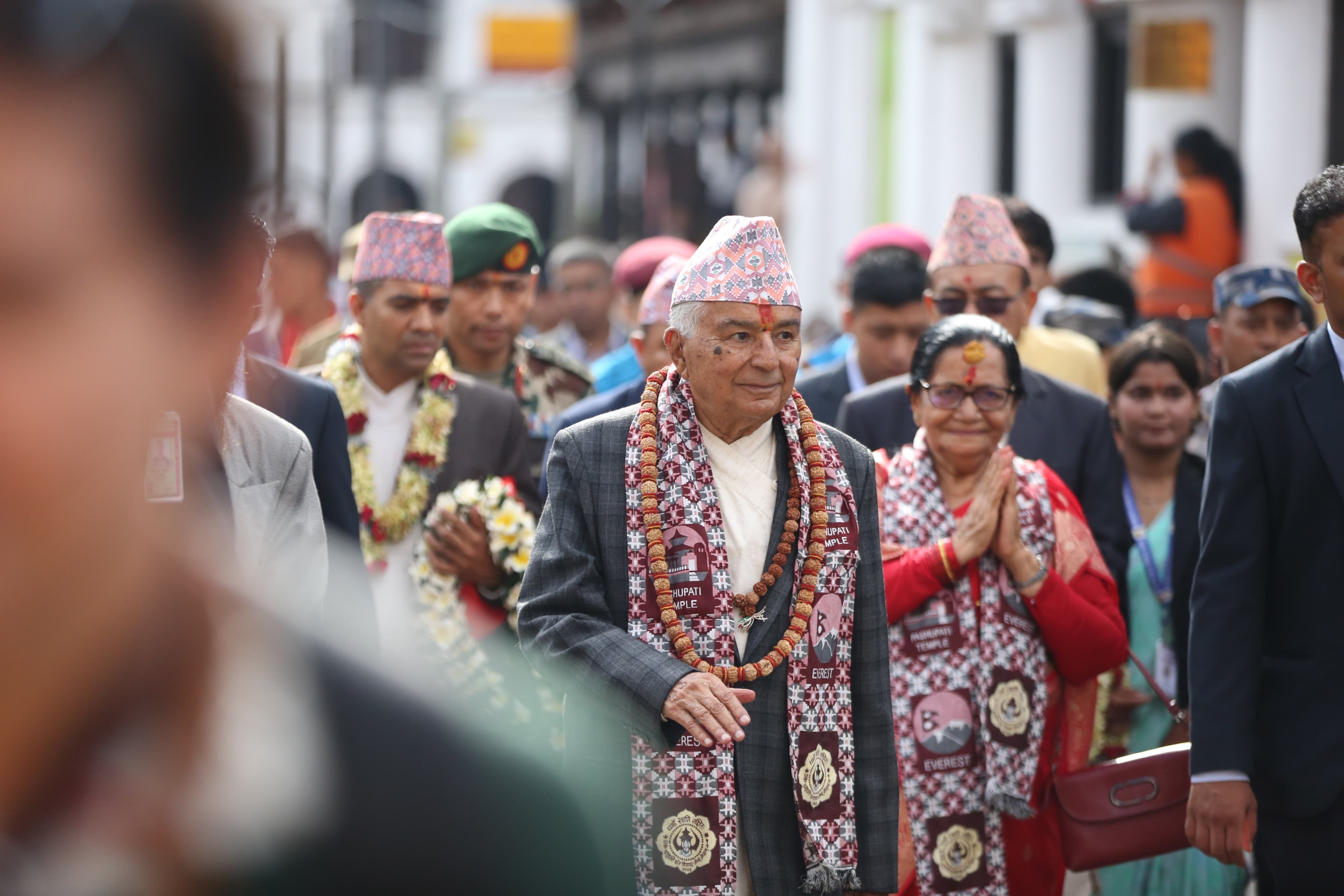 राष्ट्रपति पौडेलले गरे पशुपतिनाथमा विशेष पूजाआराधना (तस्वीरहरू)