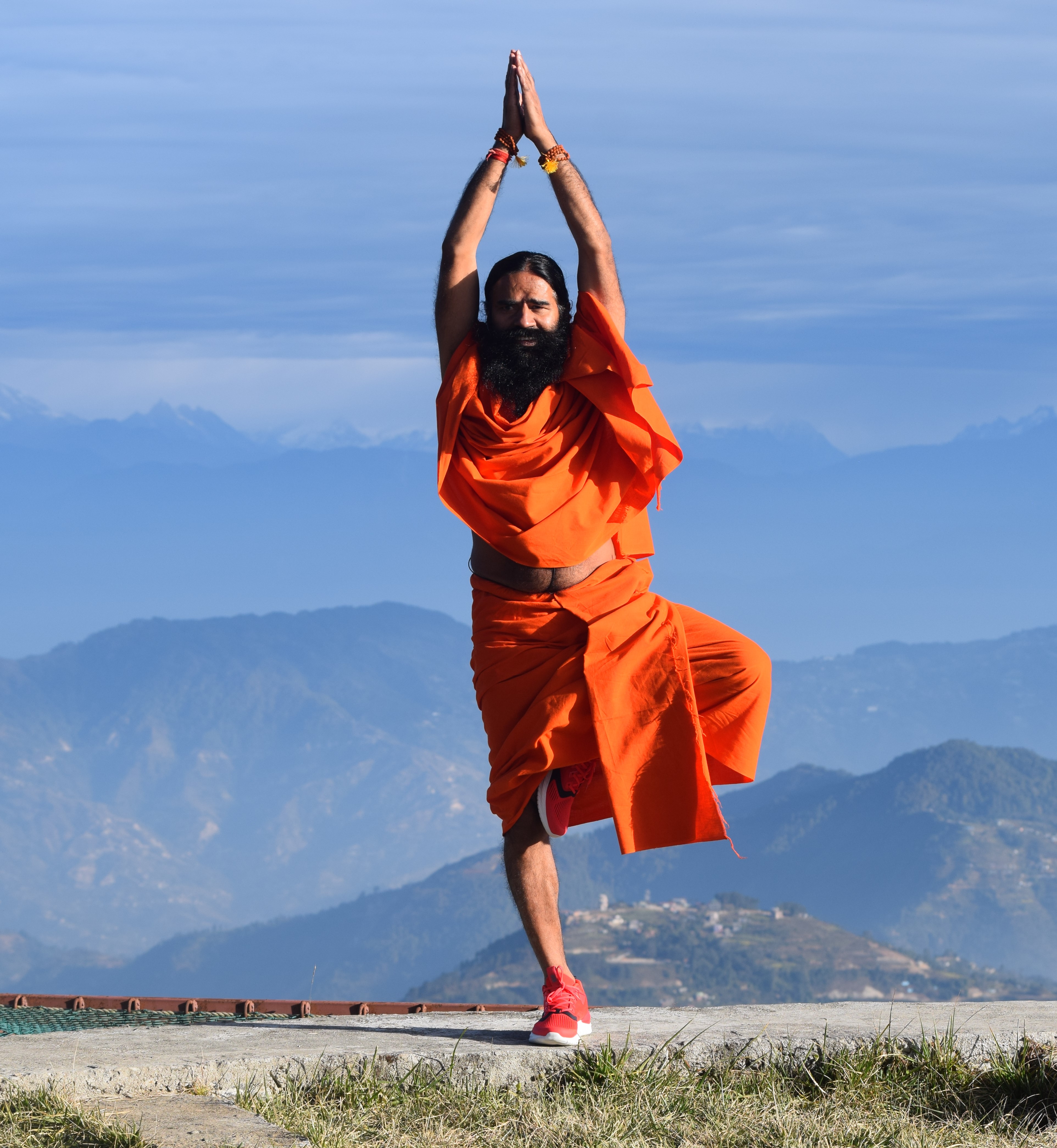 चन्द्रागिरिमा रामदेवले दिए योग प्रशिक्षण