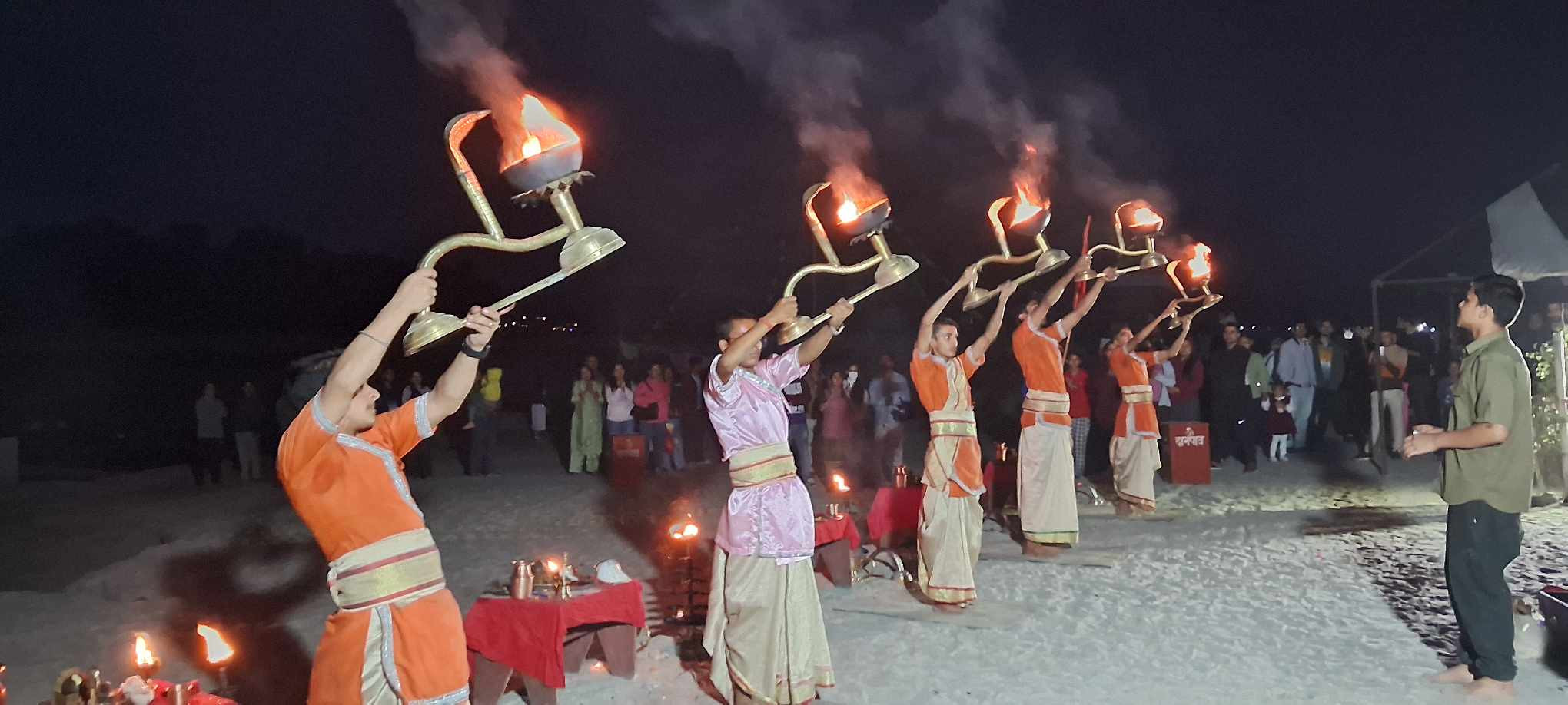 नारायणी नदी किनारमा सन्ध्याकालीन आरती (तस्वीरहरू)