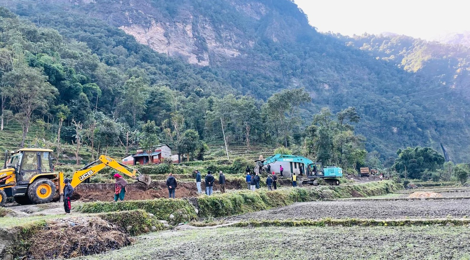 म्याग्दीको कृषि सडक कालोपत्र गर्न धमाधम तयारी गरिँदै