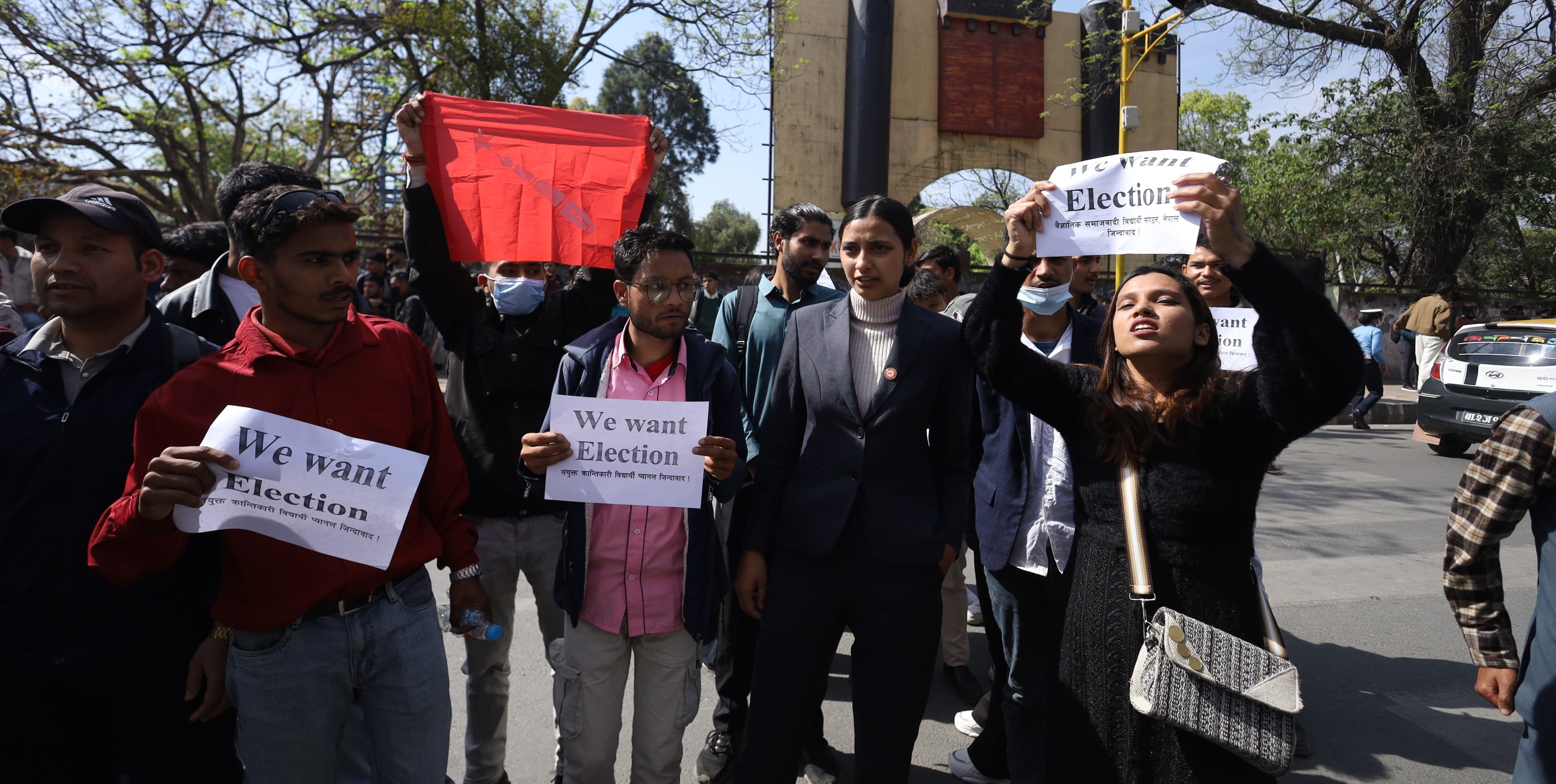 आरआरमा लफडाः अखिलको तालाबन्दीविरुद्ध नेविसंघलगायतको प्रदर्शन, ठूलो संख्यामा प्रहरी परिचालन (फोटो फिचर)