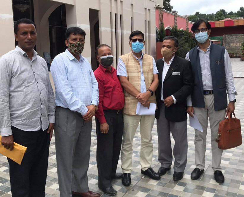 अर्थमन्त्री शर्मासँग शेयर लगानीकर्ताहरूको गुनासो-  मौद्रिक नीति पुँजी बजारमैत्री आएन