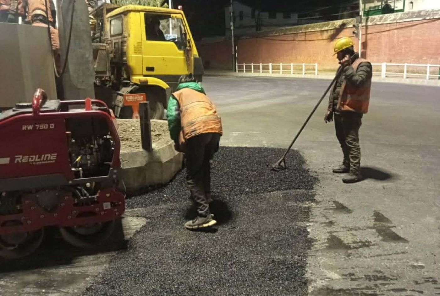 काठमाडौंका सडकका खाल्डाखुल्डी तत्काल मर्मत गर्न सडक एम्बुलेन्स सञ्चालनमा