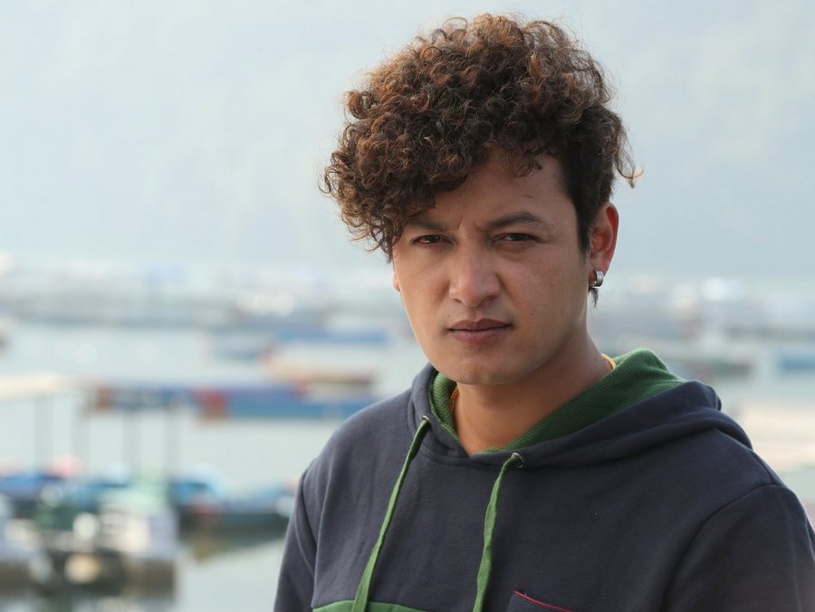 'महानायक'को परिभाषा बुझ्दिनँ भनेका सलोनले मागे माफी