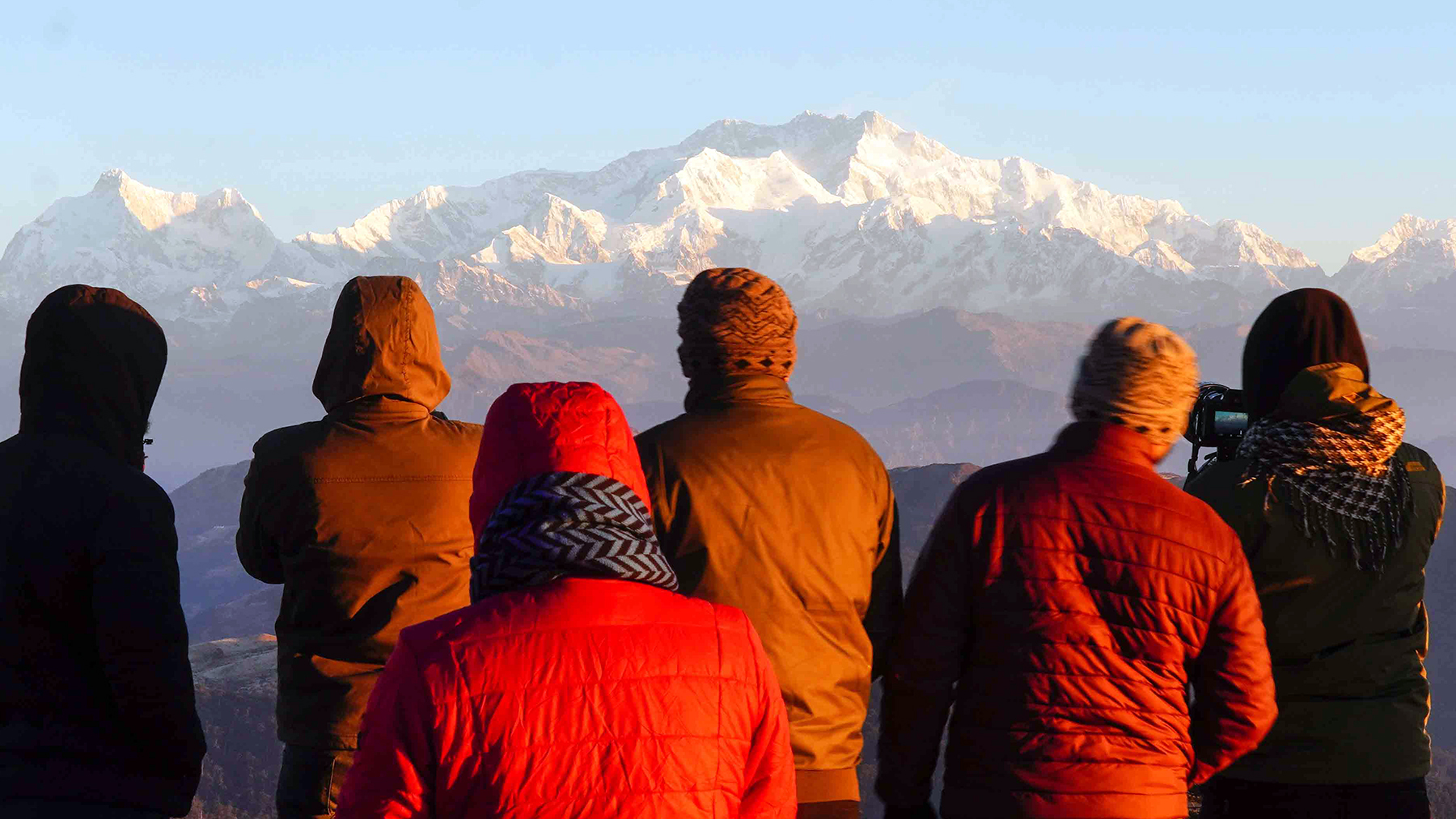 सन्दकपुरमा सूर्योदयदेखि सूर्योस्तसम्म (तस्वीरहरू)