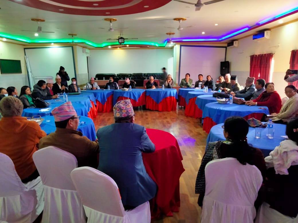 प्रदेश १ : अविश्वासको प्रस्तावबारे छलफल गर्न प्रचण्ड-नेपाल समूहको संसदीय दलको बैठक सुरु, ३३ सांसद उपस्थित