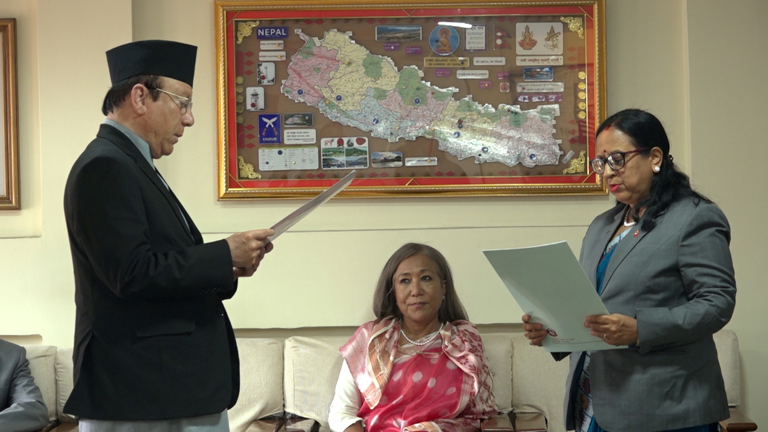 सत्यनिरुपण र बेपत्ता छानबिन आयोगका अध्यक्षले लिए पद तथा गोपनीयताको शपथ