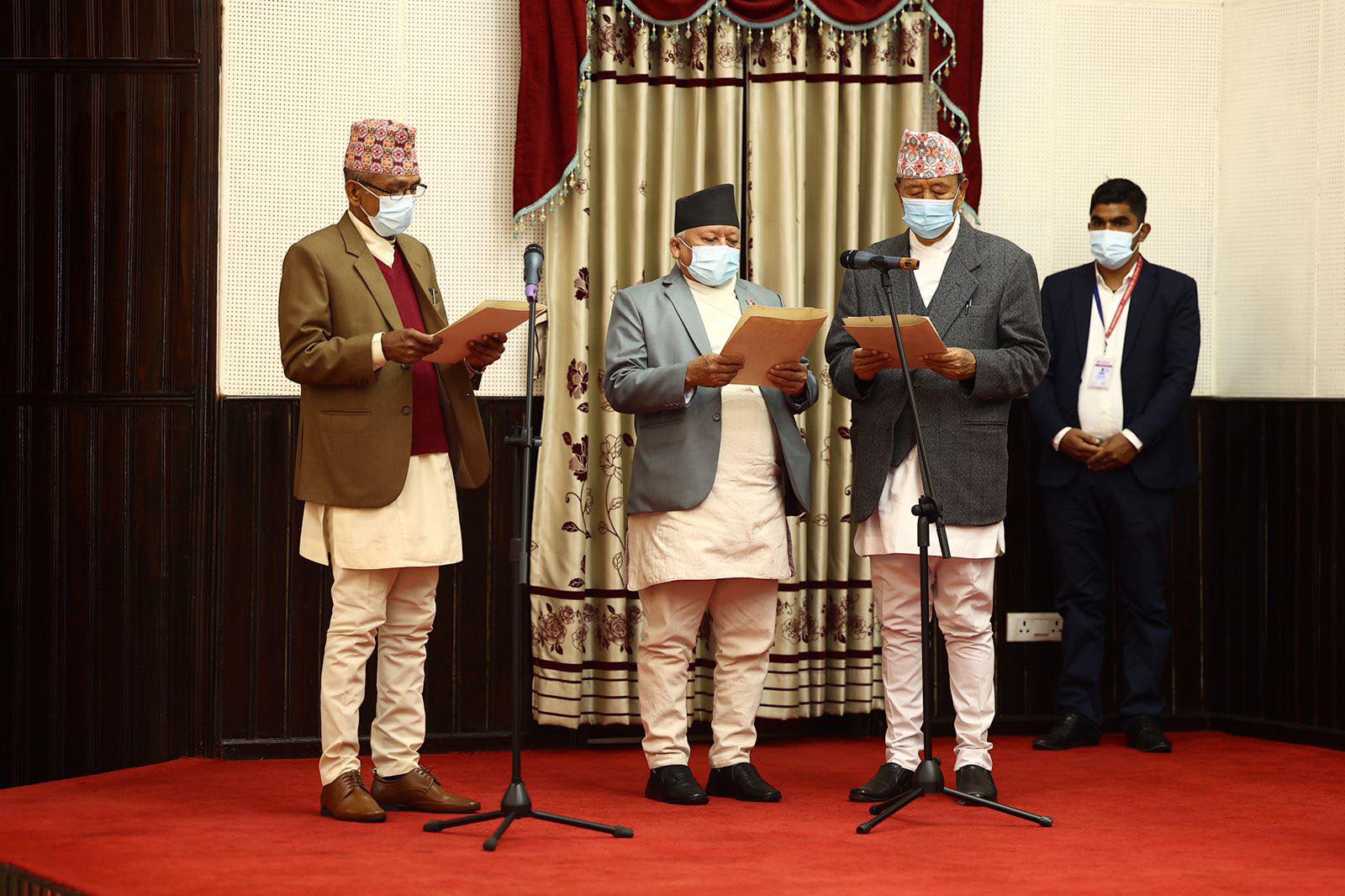 प्रदेश १, कर्णाली र सुदूरपश्चिमका नवनियुक्त प्रदेश प्रमुखले लिए शपथ