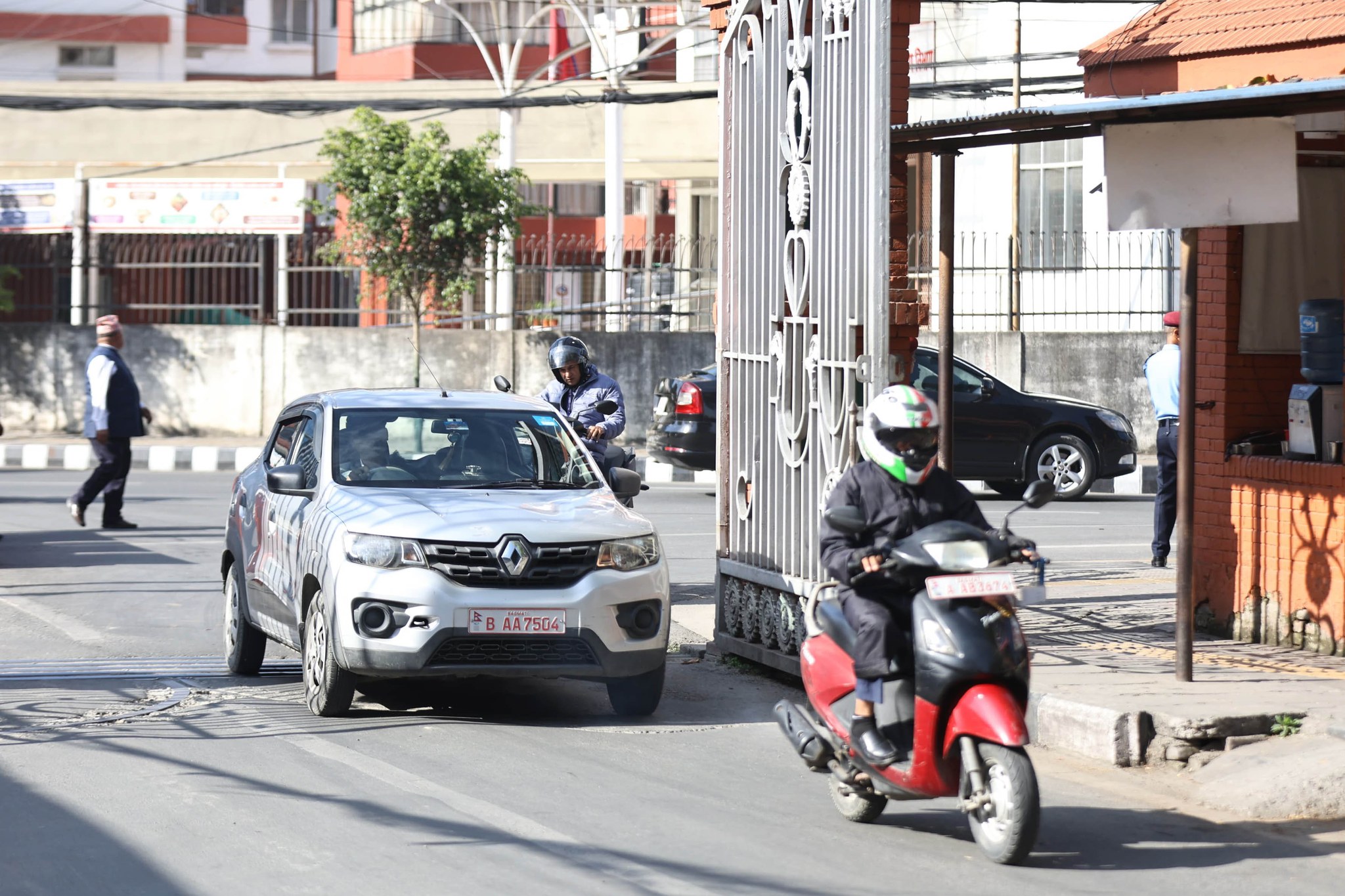 सरकारी कर्मचारीको इन्धन सुविधामा कटौती