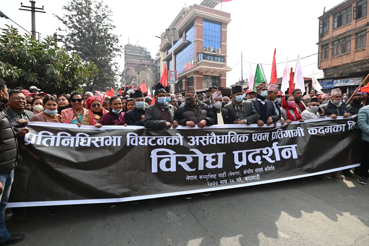 खर्चिलो बन्दै शक्ति प्रदर्शनका नाममा हुने समर्थन र विरोधका कार्यक्रम