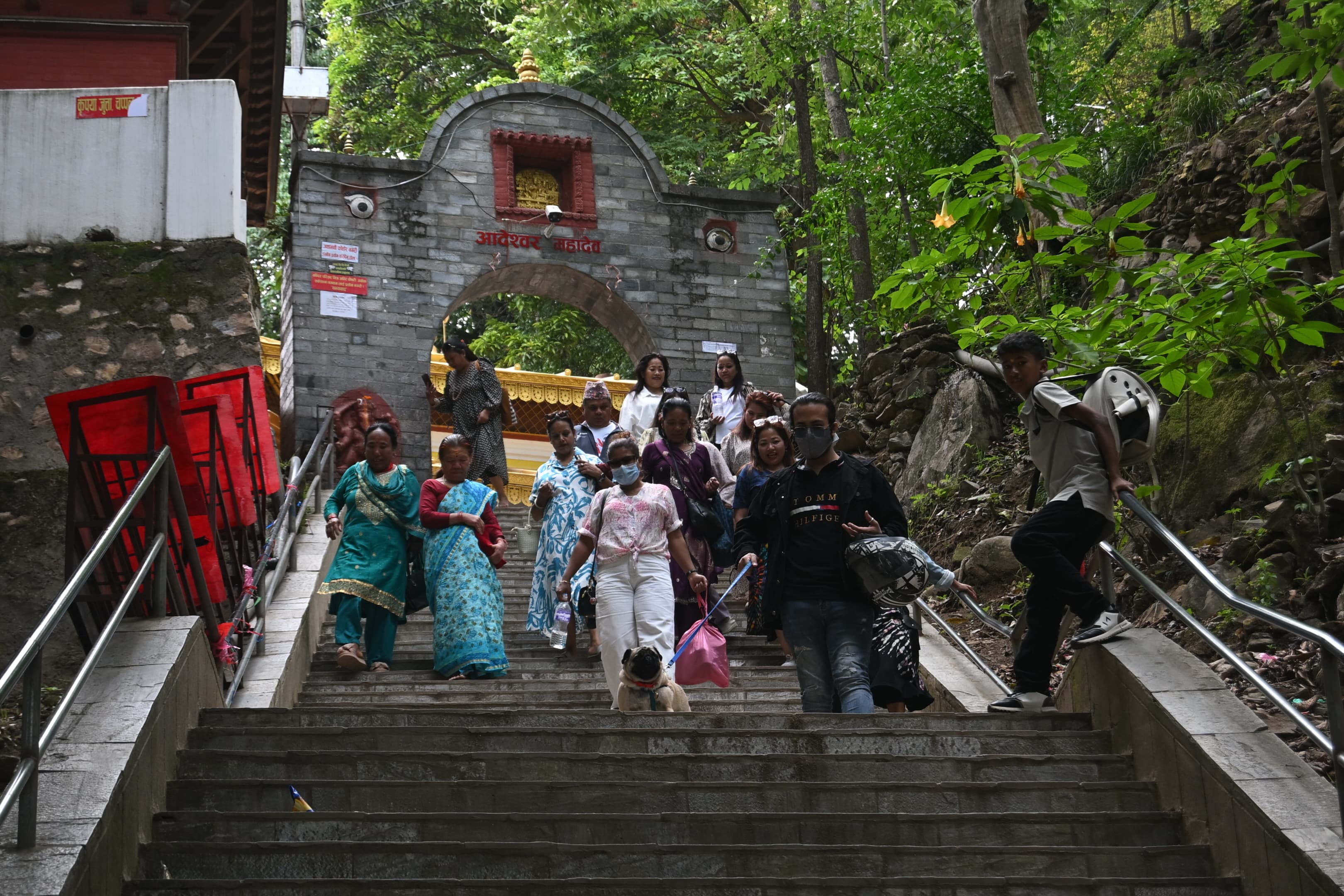 सेतो गुम्बा हेर्न थेग्नै नसक्ने गरी आगन्तुक ओइरिएपछि... (तस्वीरहरू)