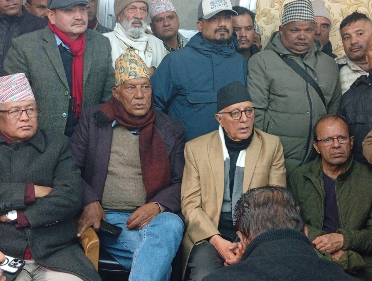 कार्यकर्तालाई शेखरले भने– तपाईंहरू ढुक्क हुनुहोस्, पार्टी फुट्दैन