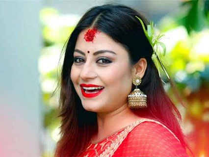 जीवनमा खुसीकाे अध्याय सुरू गर्दै छु : स्वेता खड्का