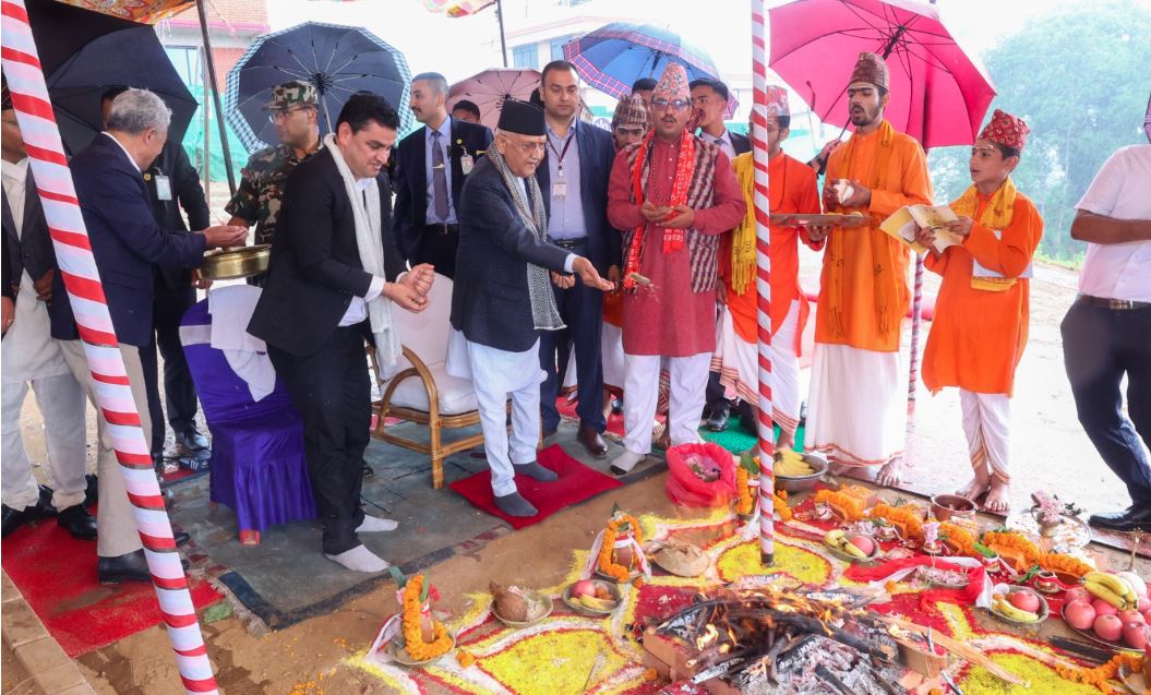 प्रधानमन्त्री ओलीले गरे धुलिखेल अस्पतालको ‘ट्रमा एन्ड इमर्जेन्सी सेन्टर’ को शिलान्यास 