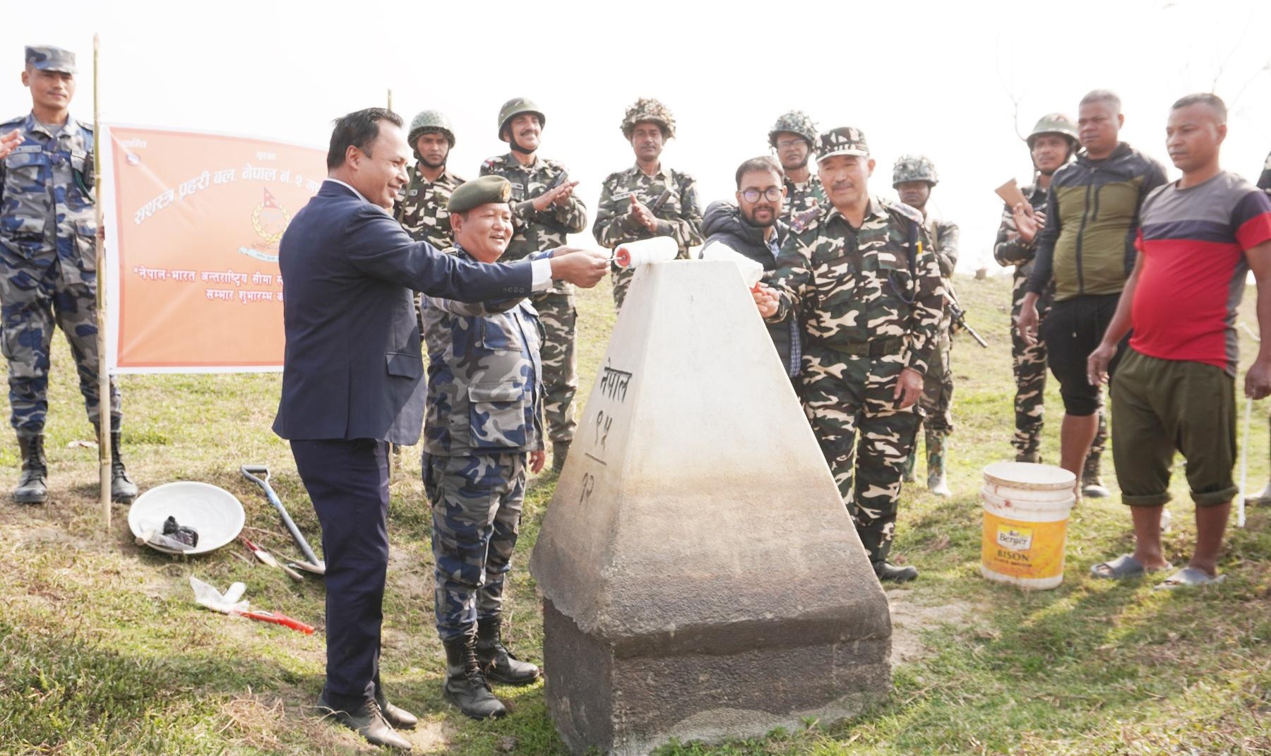 झापामा सीमास्तम्भ मर्मत गरिँदै