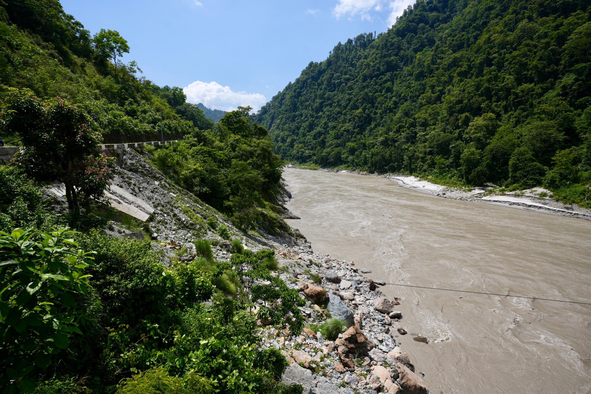 सिमालताल दुर्घटनाको एक वर्षः ३९ यात्रु र दुईवटा बस अझै बेपत्ता, यस्तो छ घटनास्थल (तस्वीरहरू)
