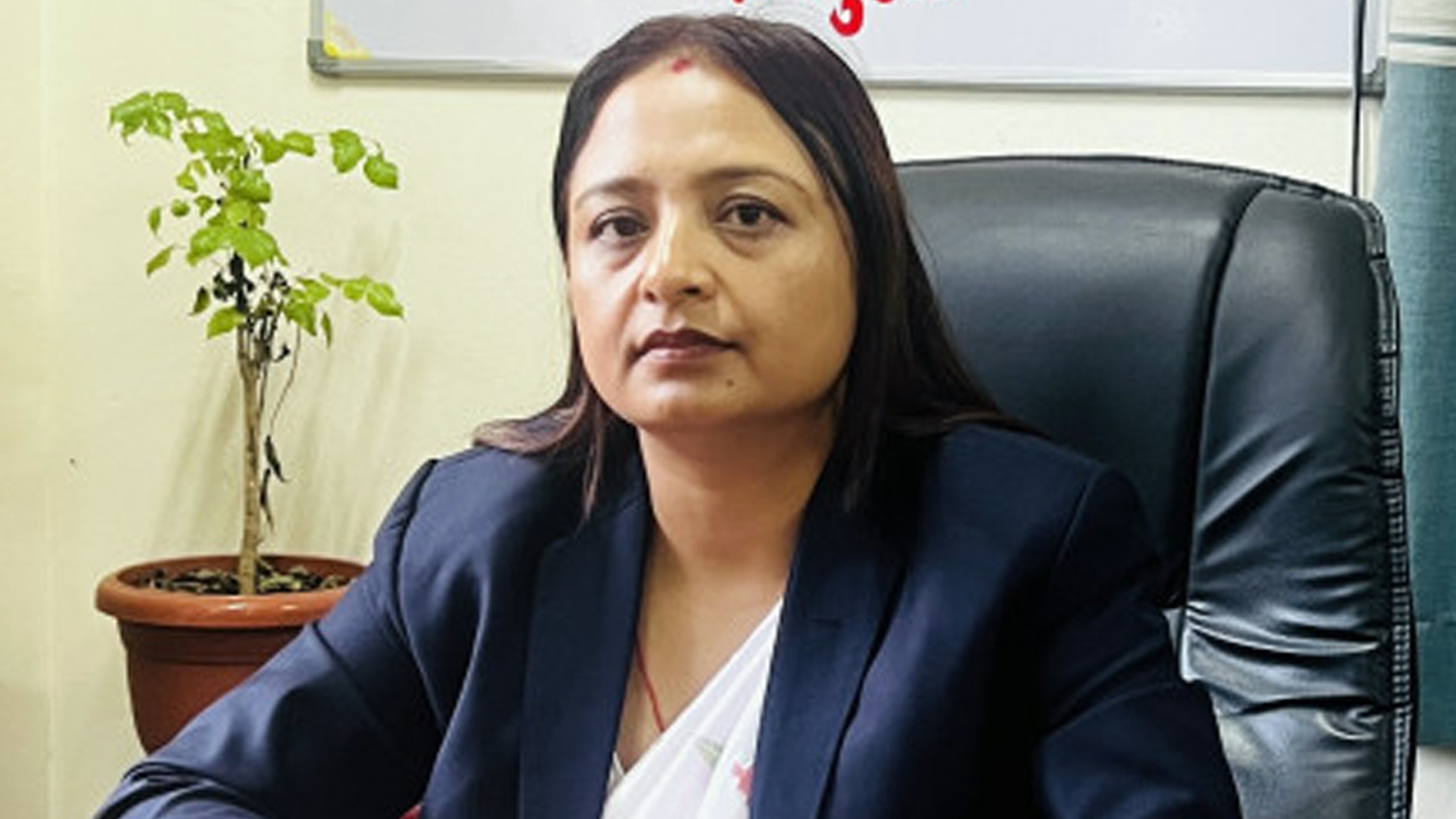 आफ्नो राजीनामा मागेर सांसदहरू कार्यालयको गेटमा धर्ना बसेपछि के भन्छिन् सिन्धुलीकी सीडीओ श्रेष्ठ ?