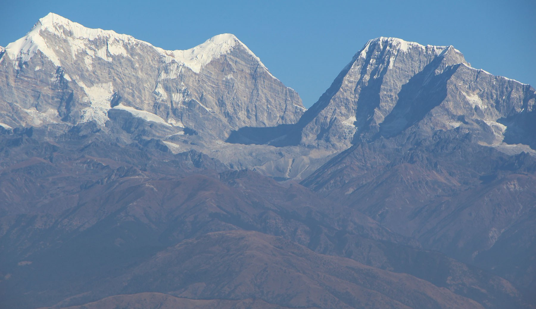 कालापत्थरमा परिणत हुँदै हिउँले टलक्क टल्कने सोलुखुम्बुका हिमाल