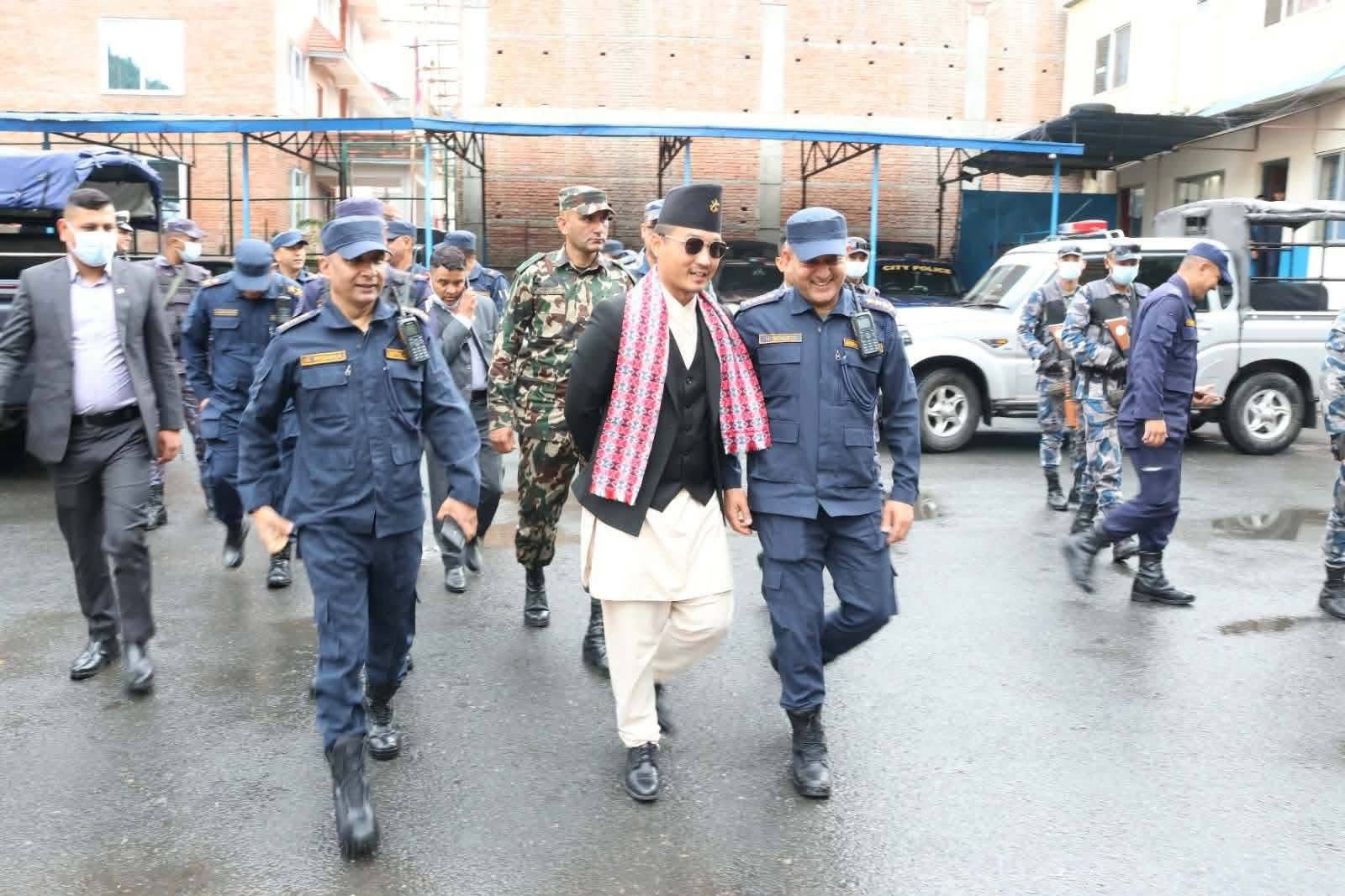 कानुन कार्यान्वयनमा दह्रोसँग उभिन सुरक्षाकर्मीहरूलाई गृहमन्त्री गुरुङको निर्देशन