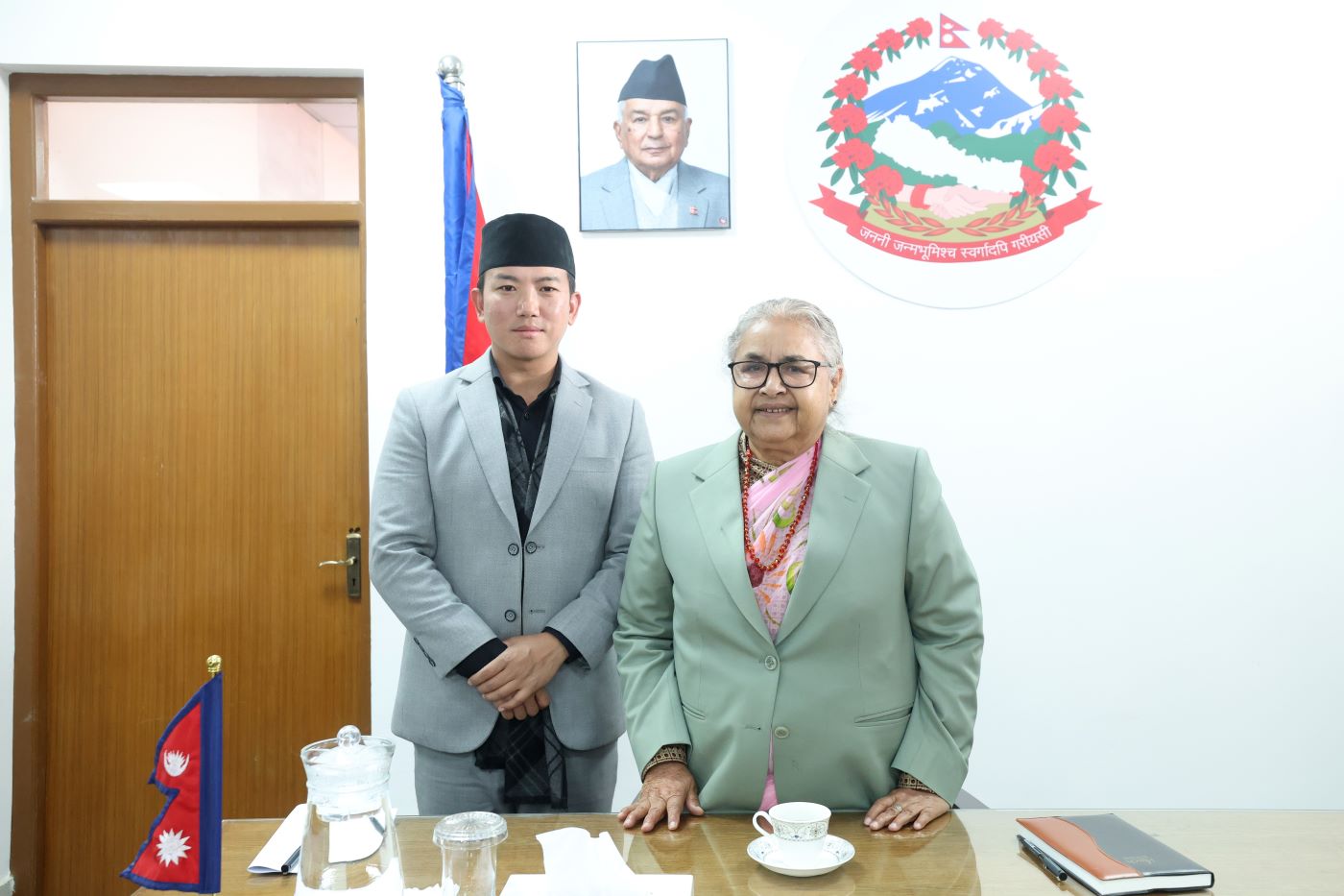 सिंहदरबार पुगेका सुहाङलाई प्रधानमन्त्रीले सोधिन्– चुनावमा उठ्ने हो त ?