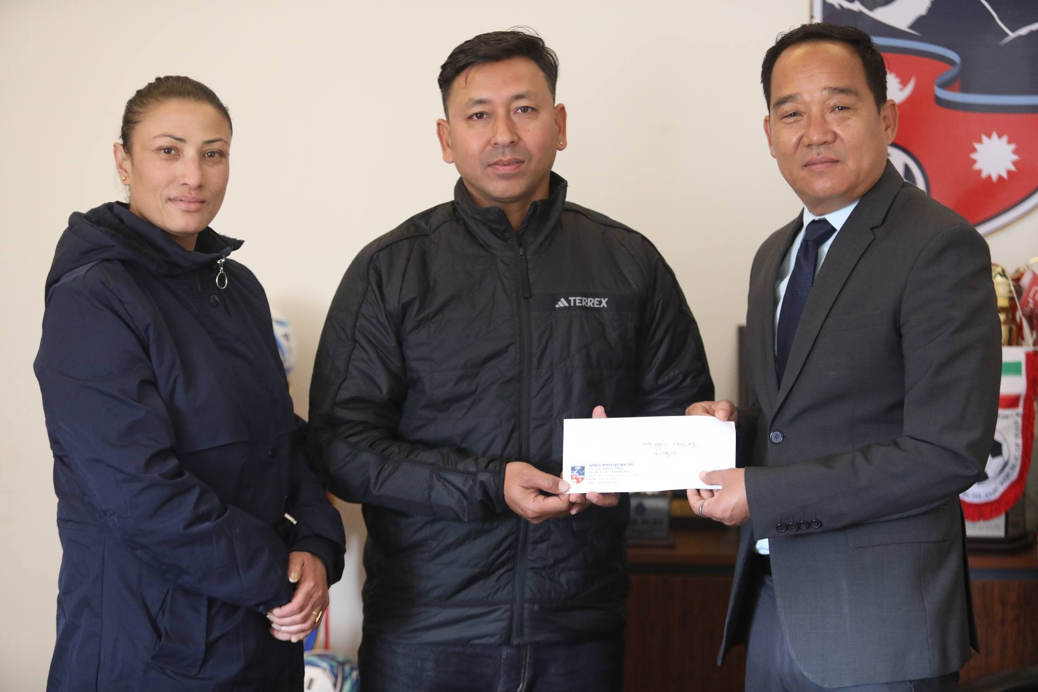 सुमन श्रेष्ठ यू– १९ नेपाली महिला फुटबल टोलीको मुुख्य प्रशिक्षक