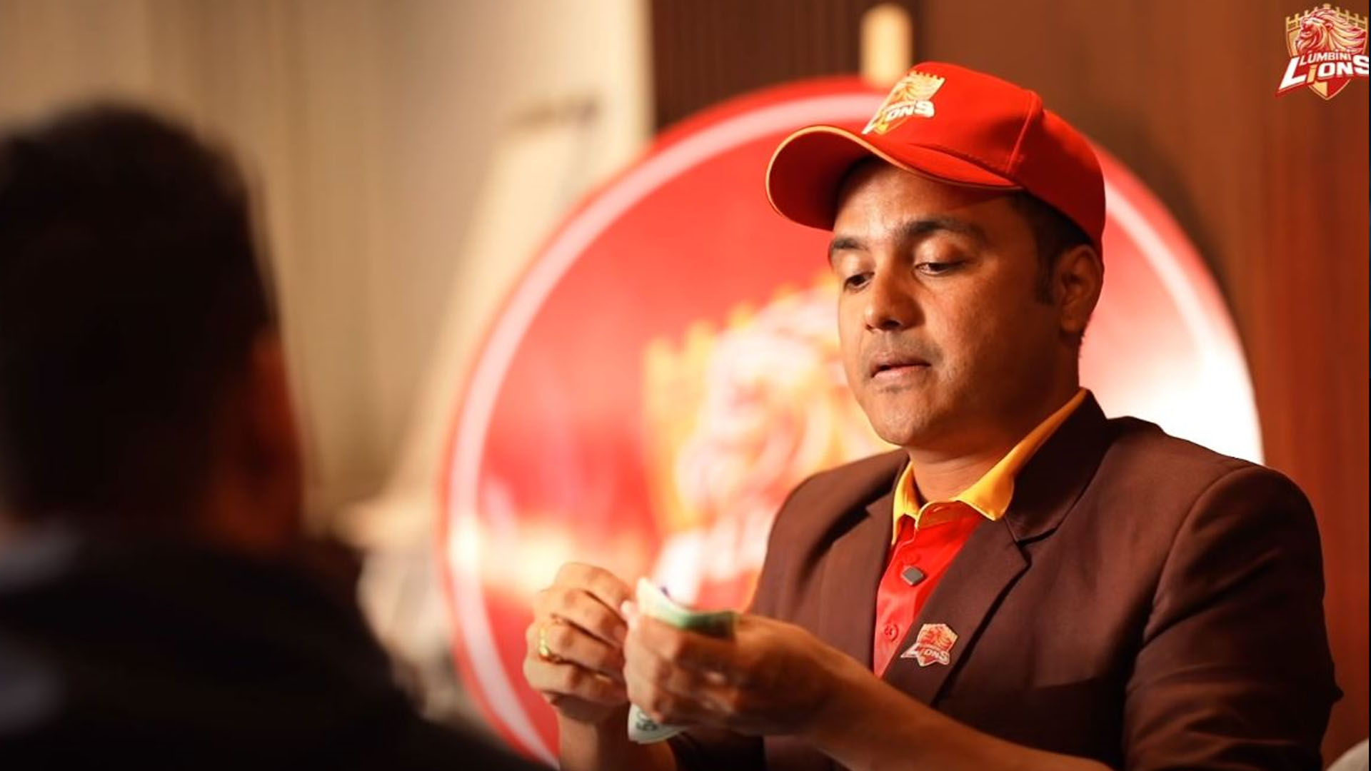 नकआउट खेलअघि लुम्बिनी लायन्सले उडायो आफ्नै खेलाडीको मजाक